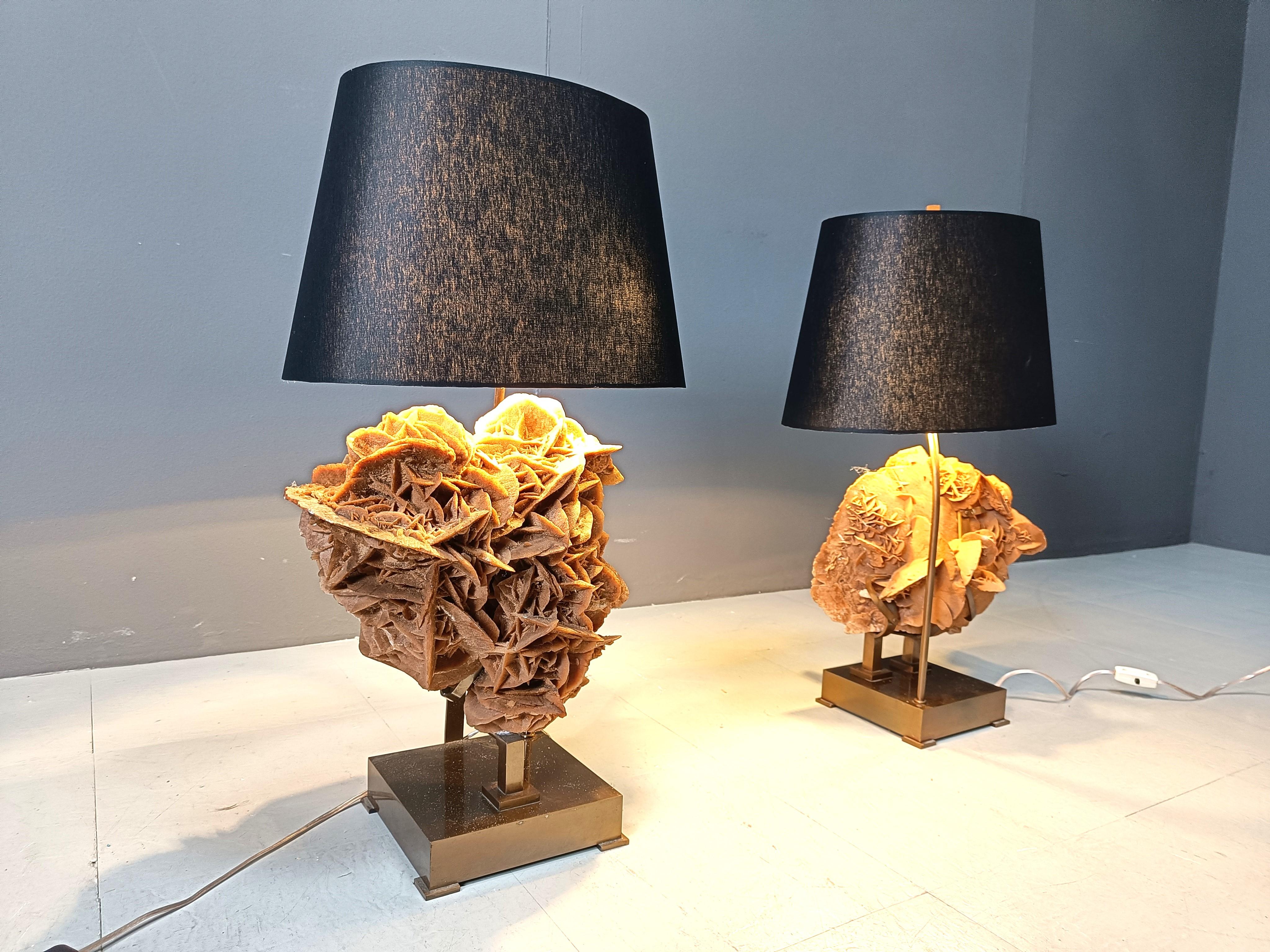 Pareja de lámparas de sobremesa XL de rosa de piedra y latón, años 70 en venta 1