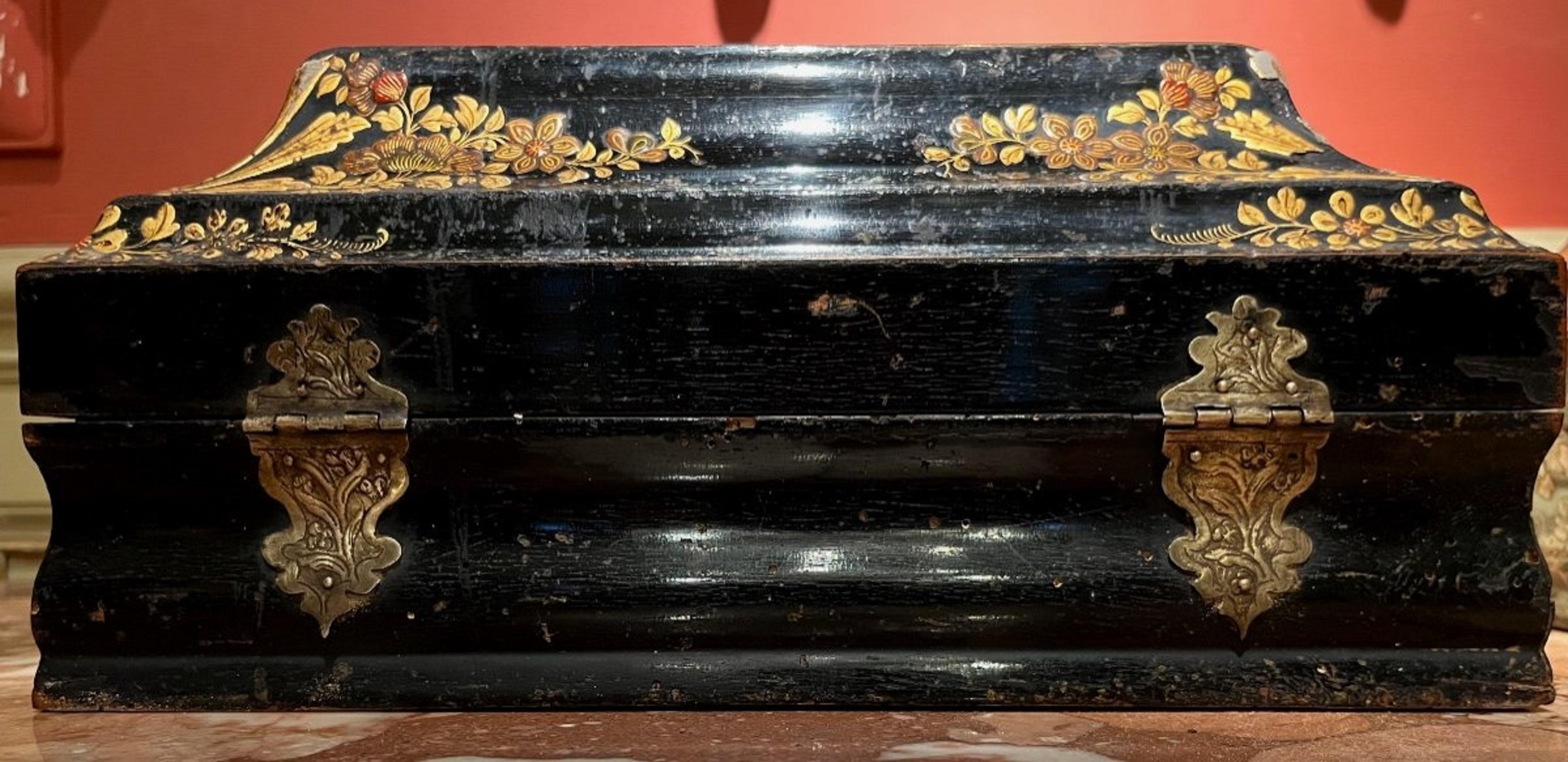 Pair of 18th Century Wig Boxes For Sale 1