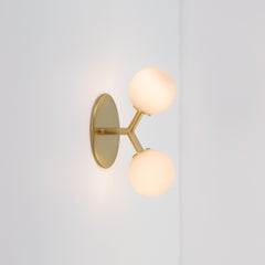 Paire d'appliques Y de recherche, en laiton, globes en verre de 3 pouces, fabriquées sur commande