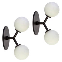 Paire d'appliques en forme de Y par Research.Lighting, noires, globes en verre de 3 pouces, fabriquées sur commande