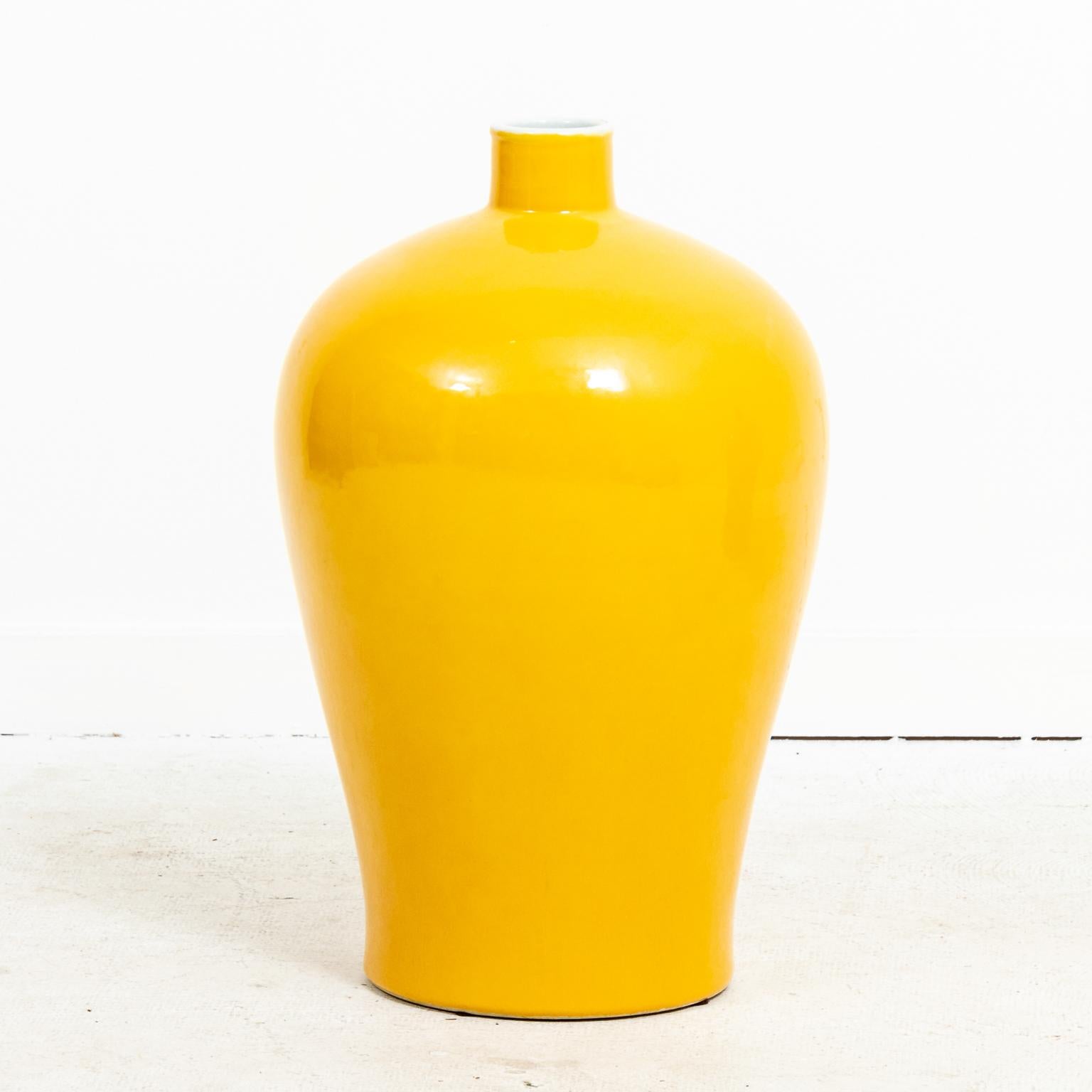 Pair of Yellow Bottle Neck Vases In Good Condition In Stamford, CT