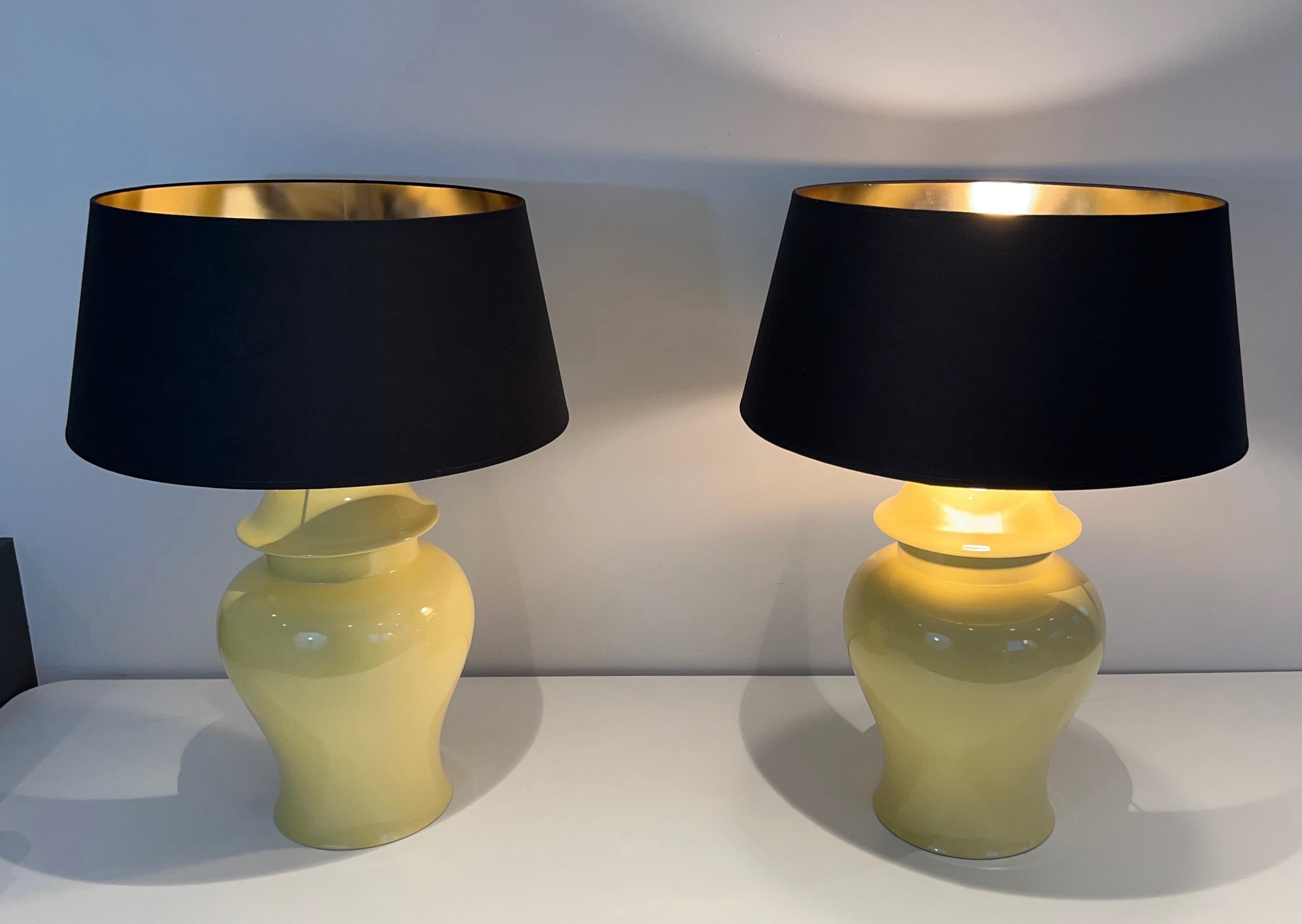 Paire de lampes de table en céramique jaune. Travail français. Circa 1970 en vente 5