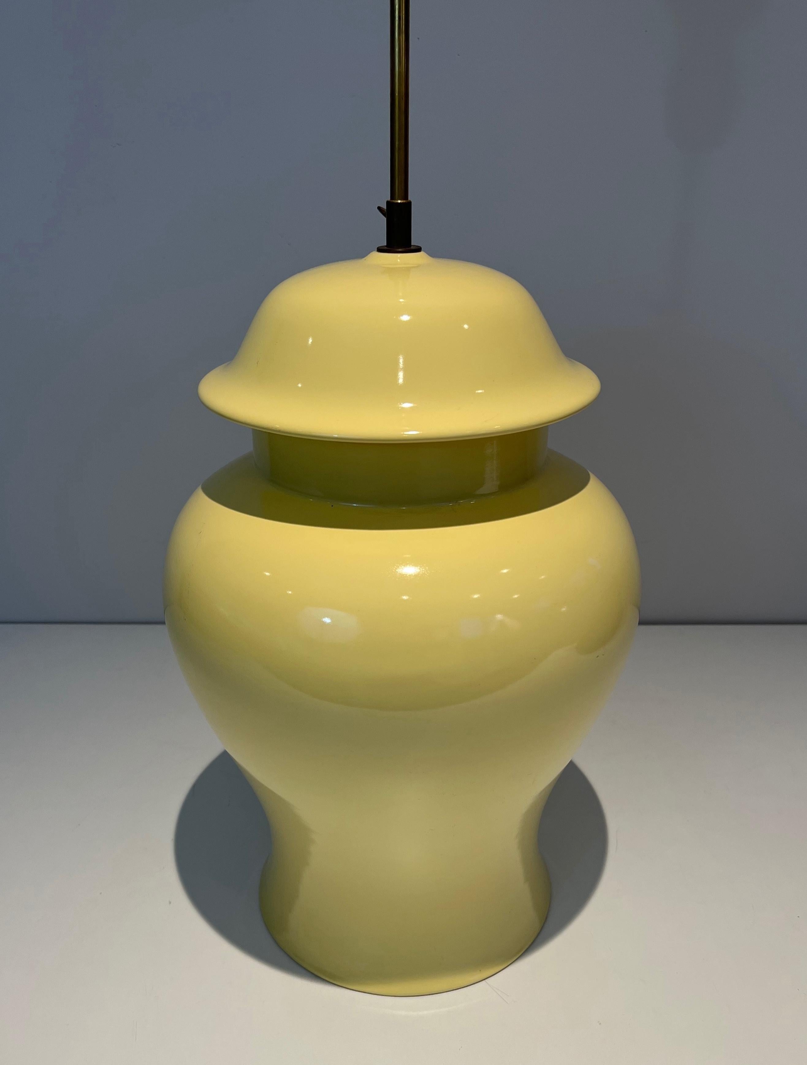 Paire de lampes de table en céramique jaune. Travail français. Circa 1970 en vente 10