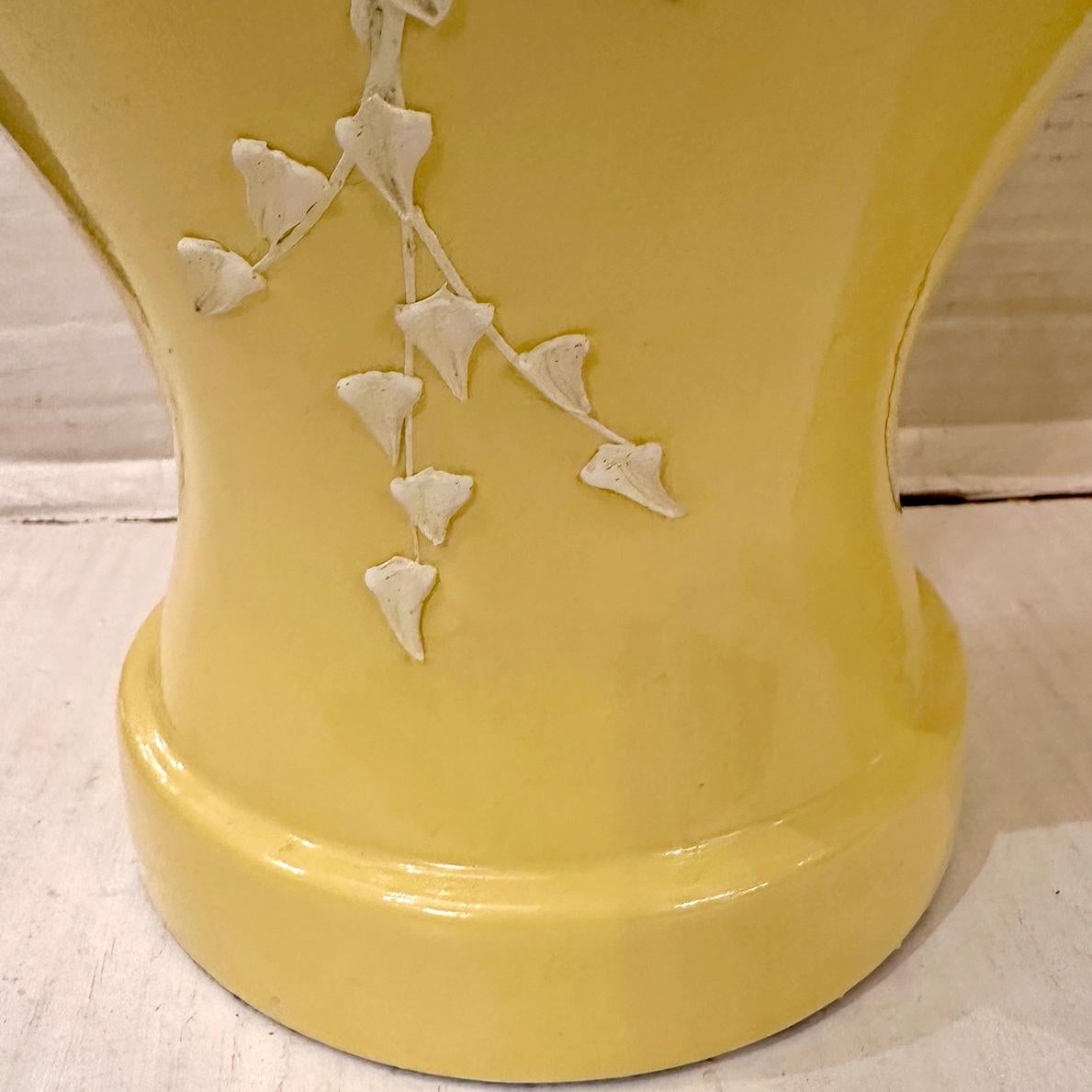 Paar gelbe Blumenlampen (Mitte des 20. Jahrhunderts) im Angebot