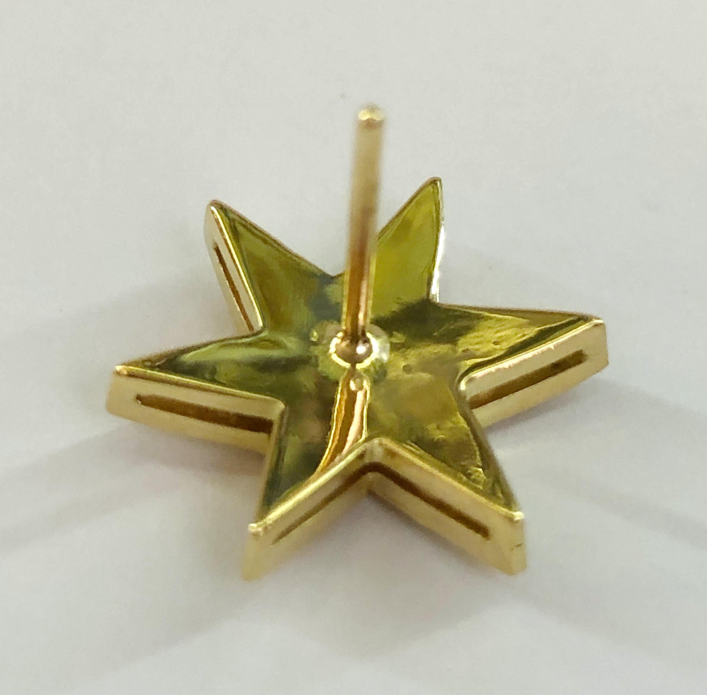 Brilliant Cut Pair of Yellow Gold and Diamond Star Earrings For Sale