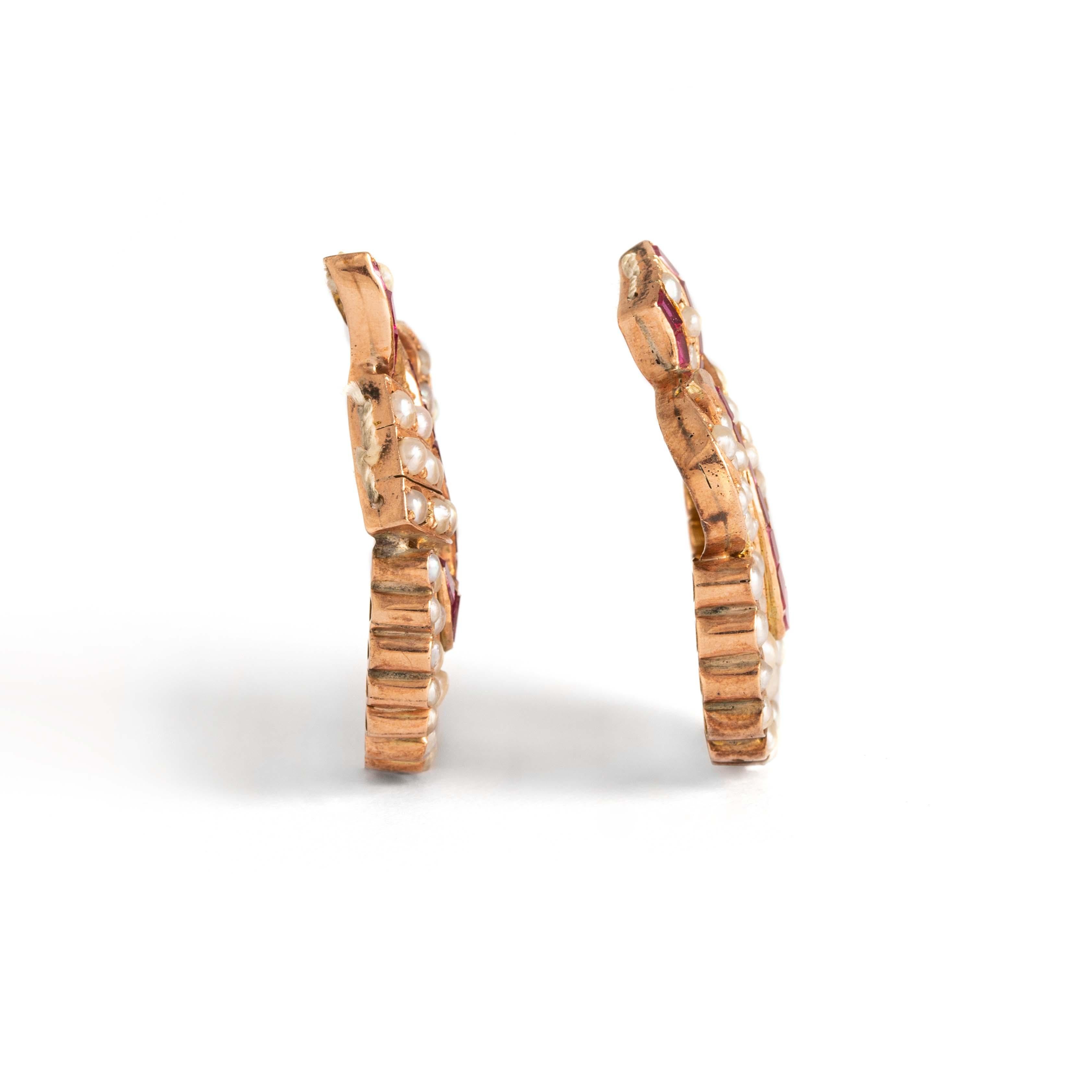Pair of Yellow Gold Designs In Fair Condition For Sale In Geneva, CH
