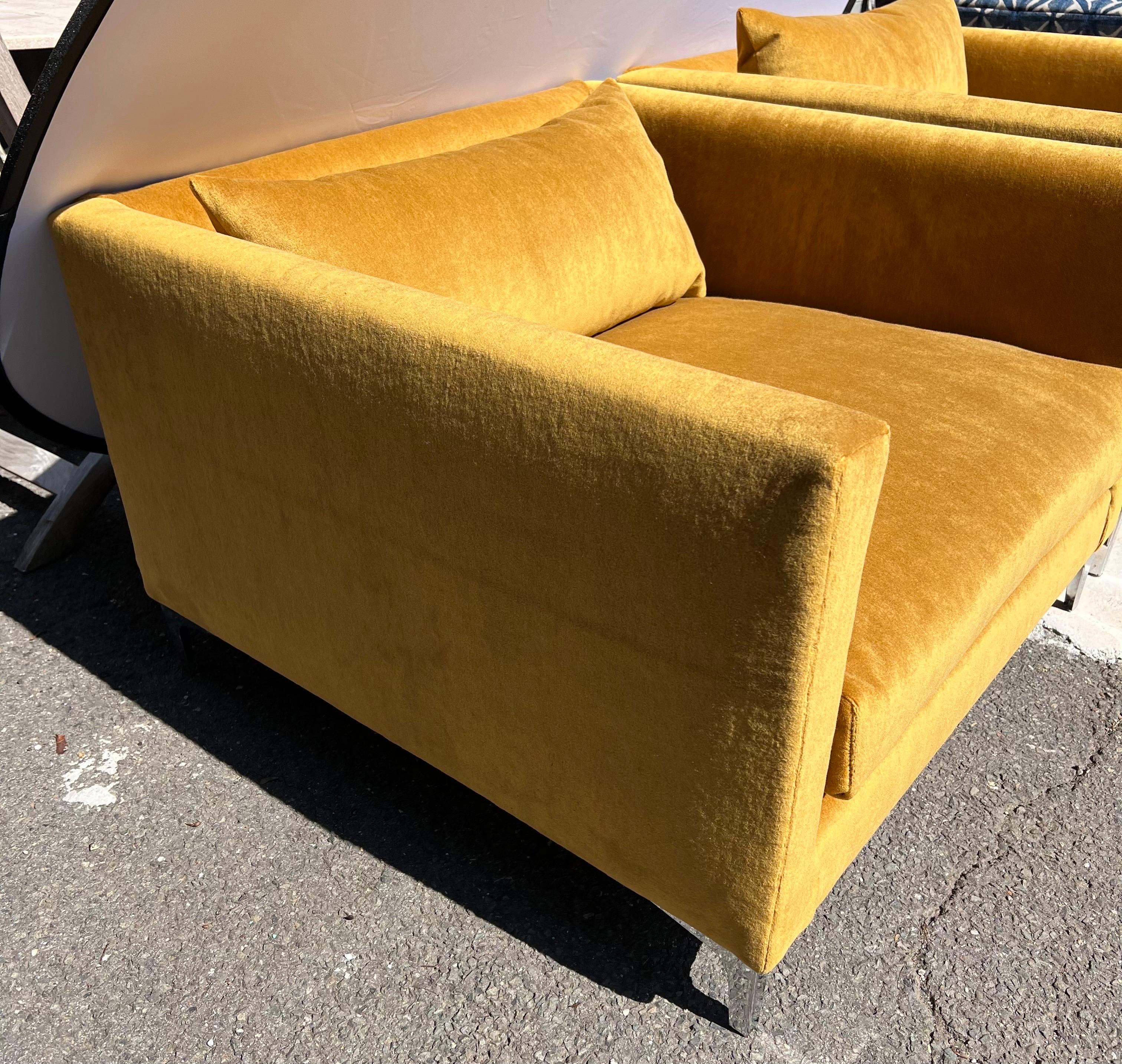 Mid-Century Modern Pair of Yellow Gold Mohair Velvet Oversized Upholstered Cube Club Chairs For Sale