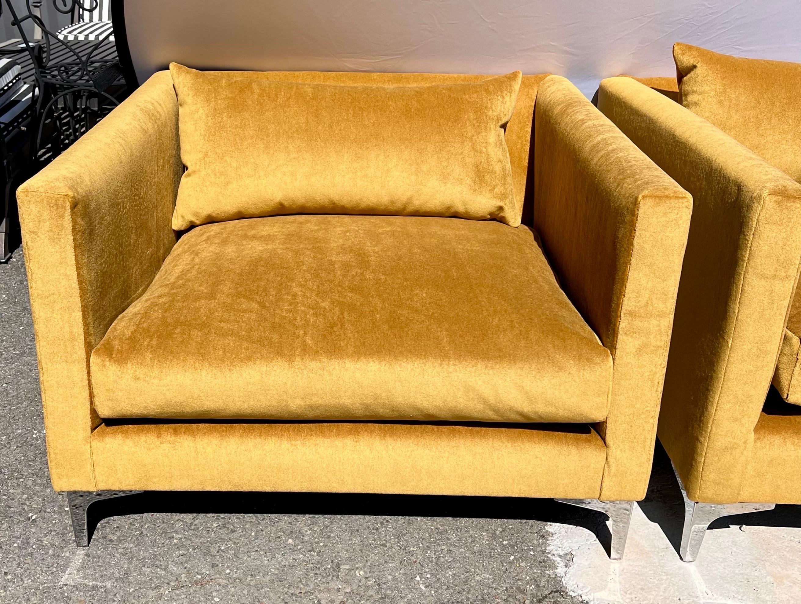 Contemporary Pair of Yellow Gold Mohair Velvet Oversized Upholstered Cube Club Chairs For Sale