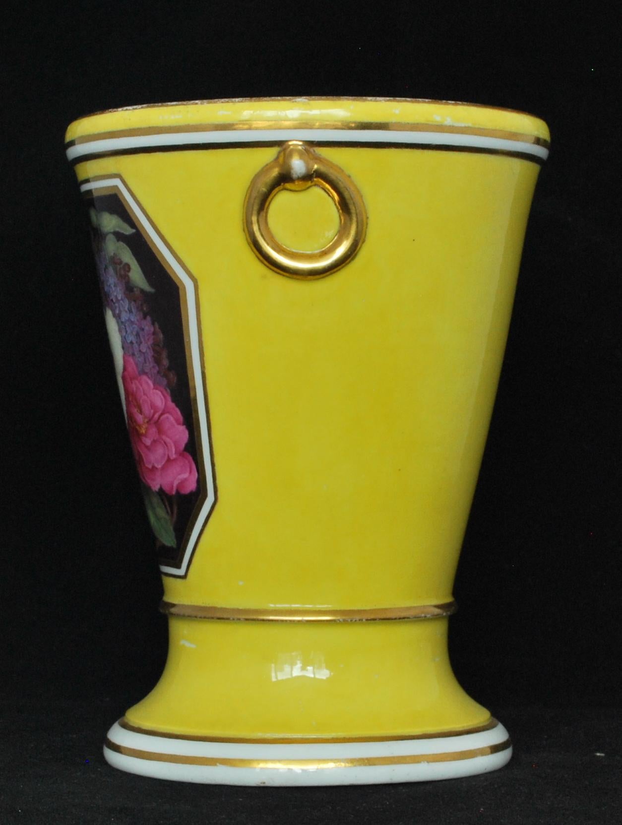 Paire de vases à fond jaune:: Chamberlain Worcester:: vers 1805 en vente 3