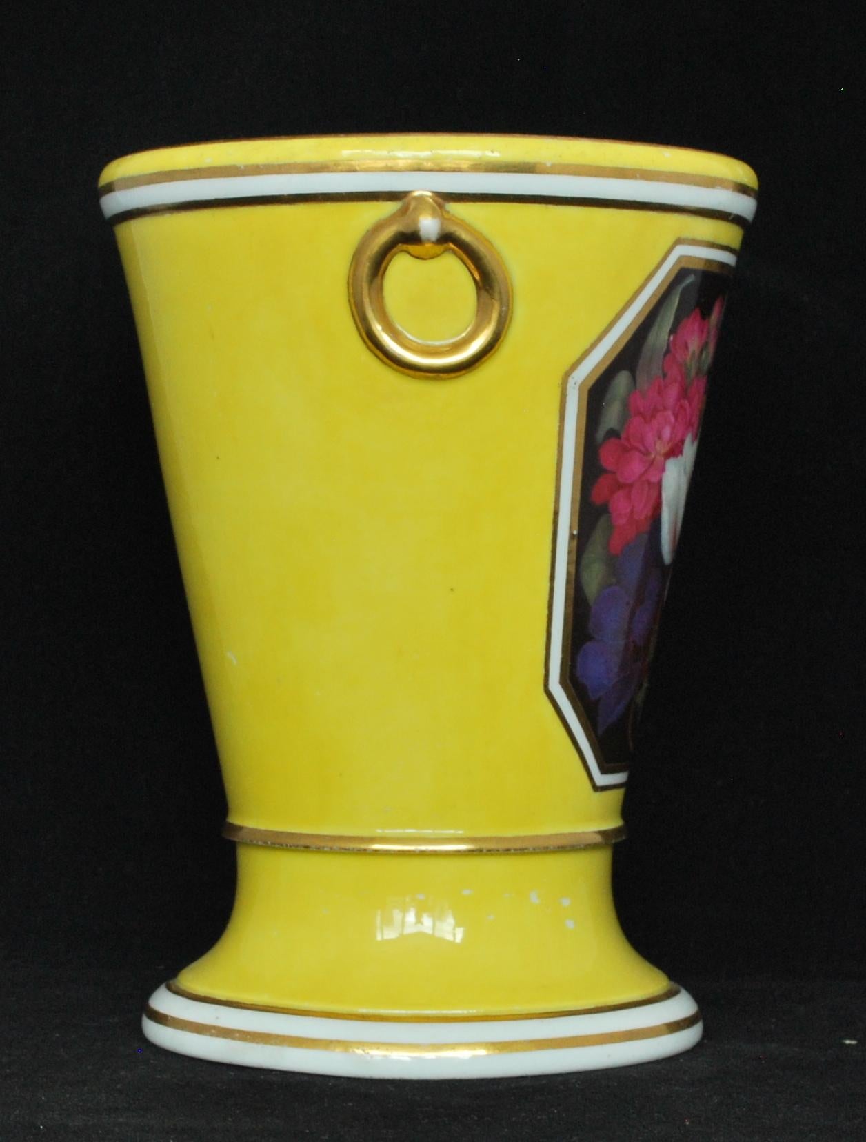 Neoclassical Pair of Yellow Ground Vases, Chamberlain Worcester, circa 1805 For Sale