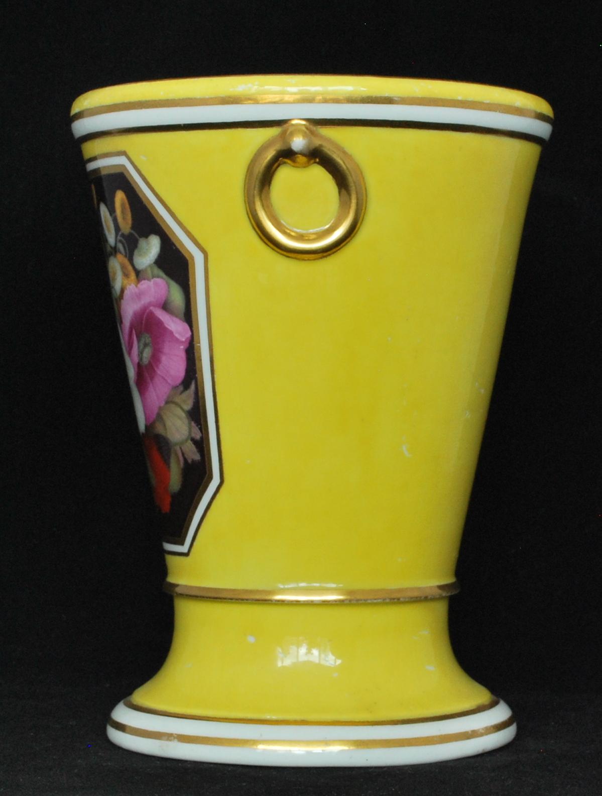 Paire de vases à fond jaune:: Chamberlain Worcester:: vers 1805 Bon état - En vente à Melbourne, Victoria