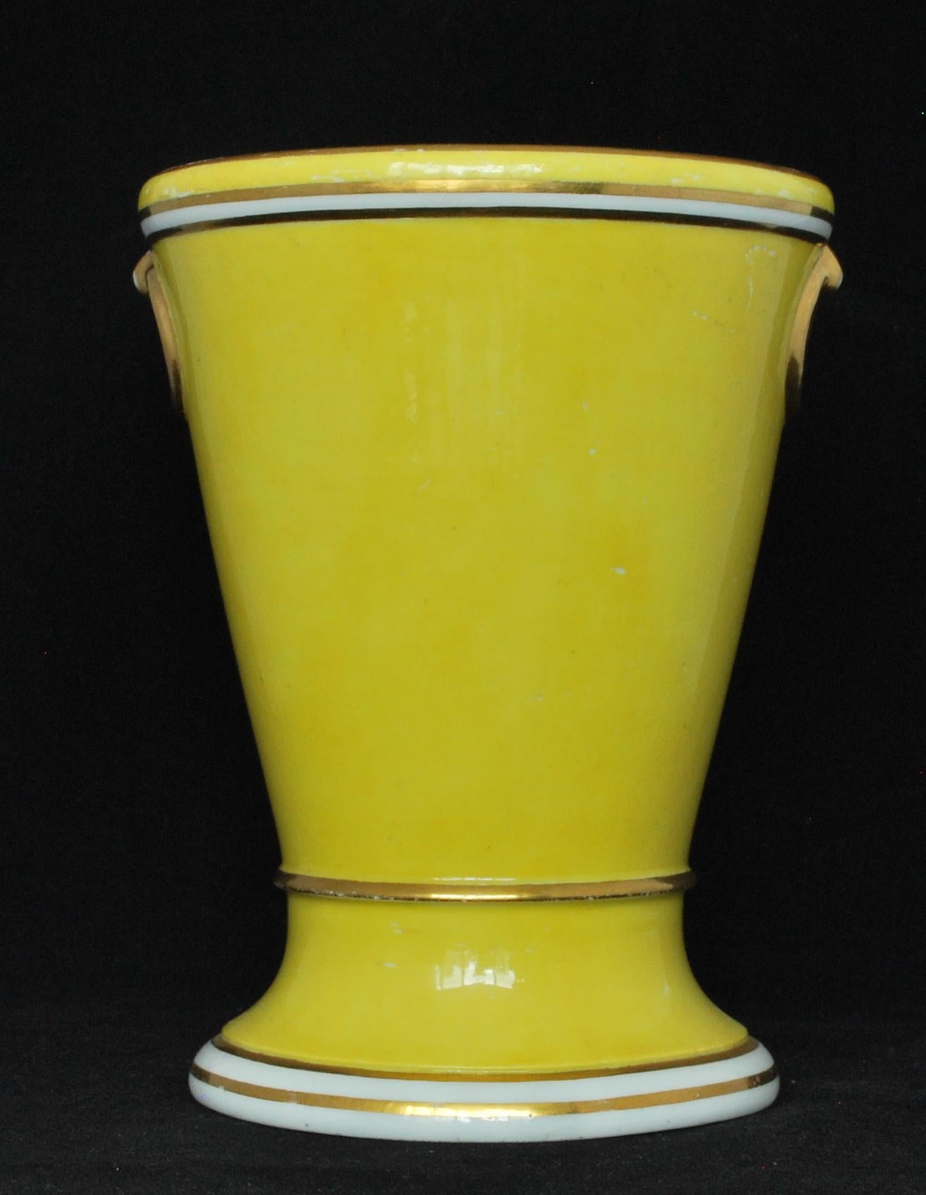Paire de vases à fond jaune:: Chamberlain Worcester:: vers 1805 en vente 2