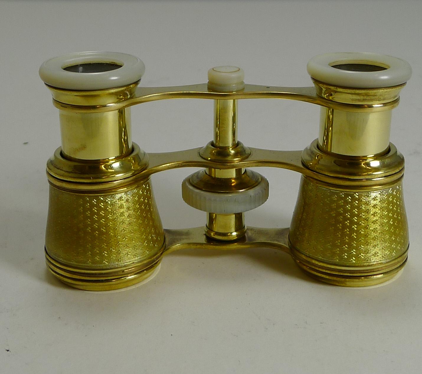 Pair of Yellow Guilloche Enamel and Mother-of-Pearl Opera Glasses, circa 1910 In Good Condition In Bath, GB