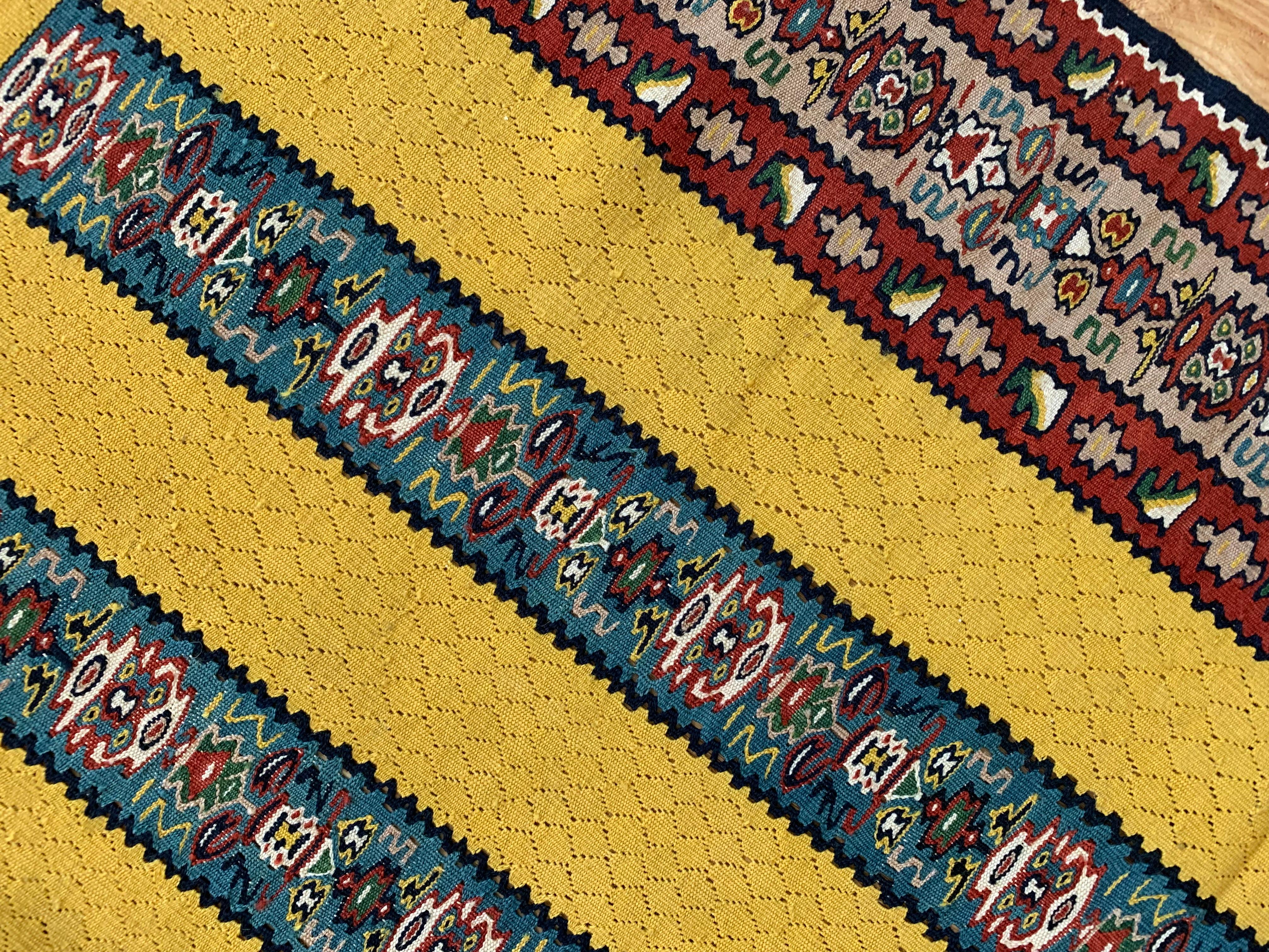 Pareja de Kilims Amarillos Tejidos a Mano Alfombras Kurdas de Tela Plana Tribal en venta