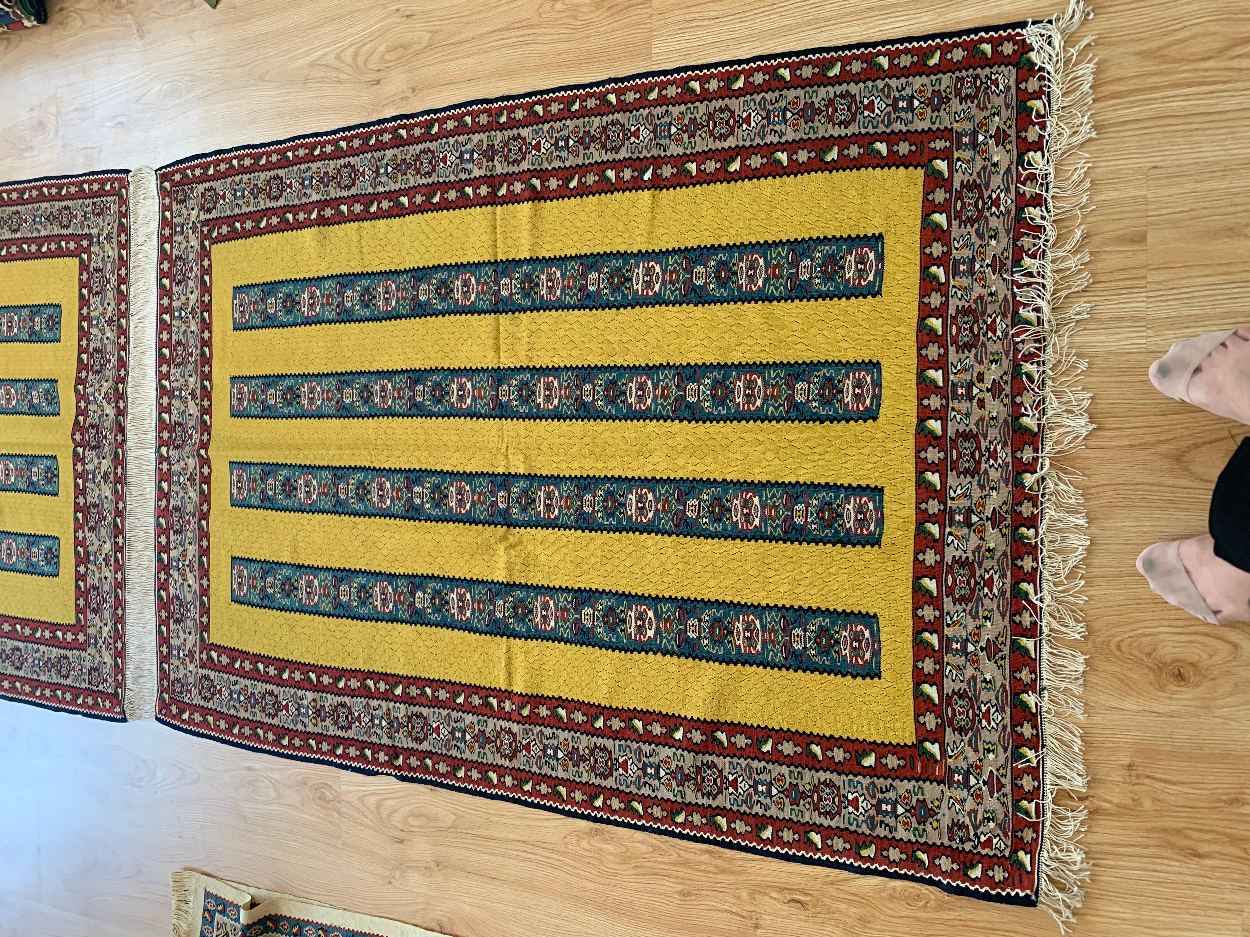 Pareja de Kilims Amarillos Tejidos a Mano Alfombras Kurdas de Tela Plana en venta 1