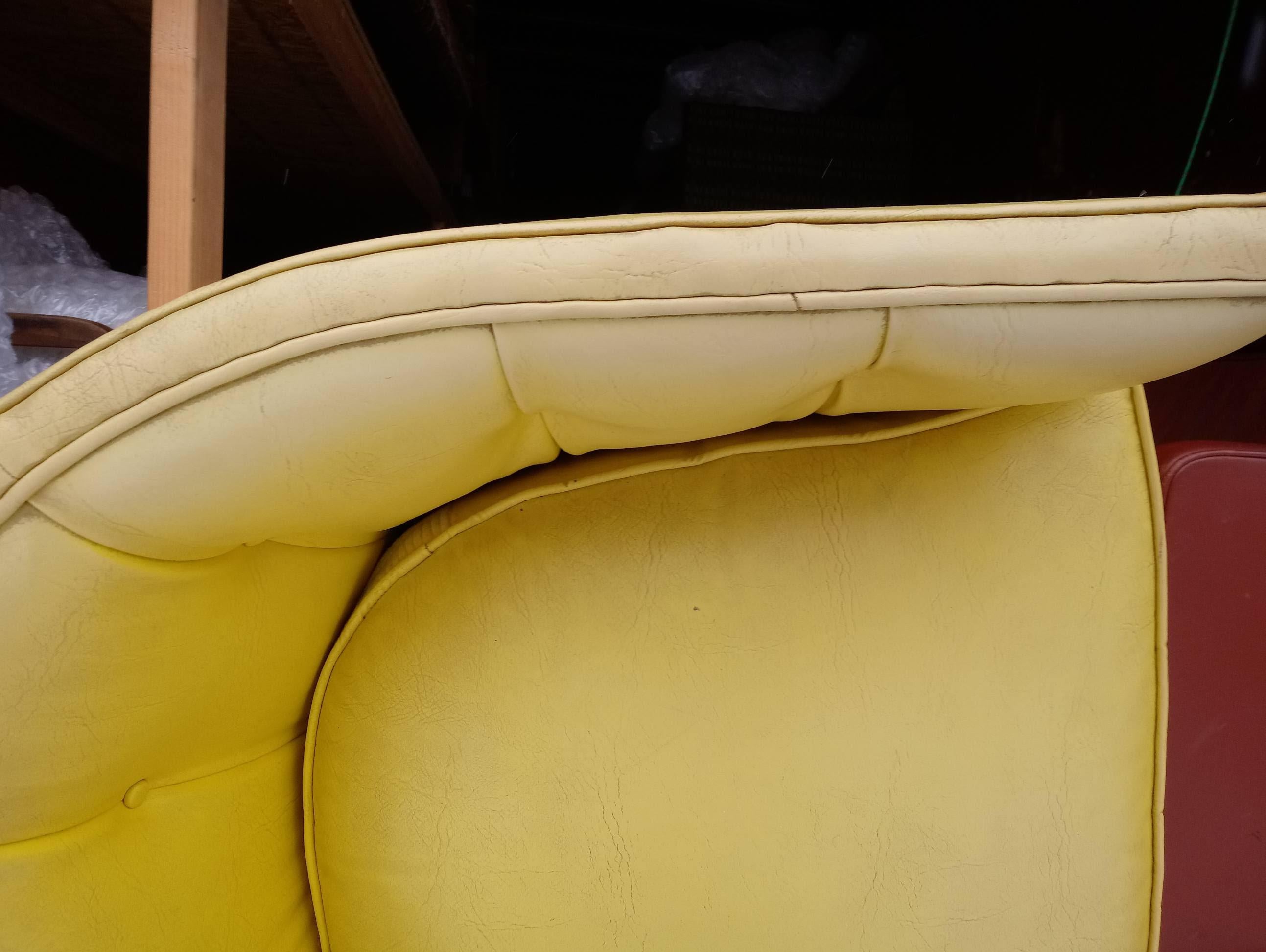 Pair of Yellow Mid-Century Modern Tub Chairs by Henredon In Good Condition In Brooklyn, NY