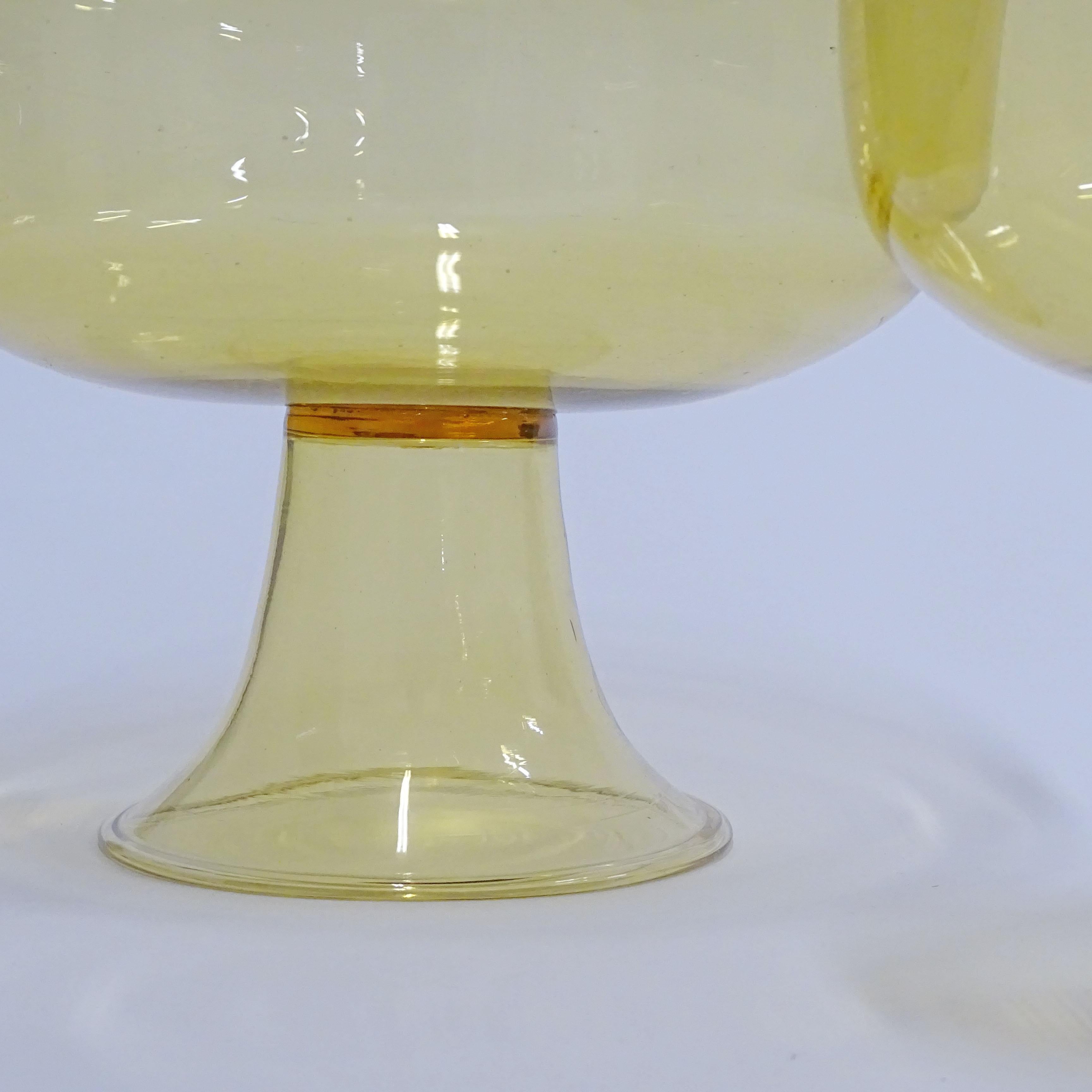 Pair of Yellow Murano Glass Coppe, Italy 1930s In Good Condition For Sale In Milan, IT