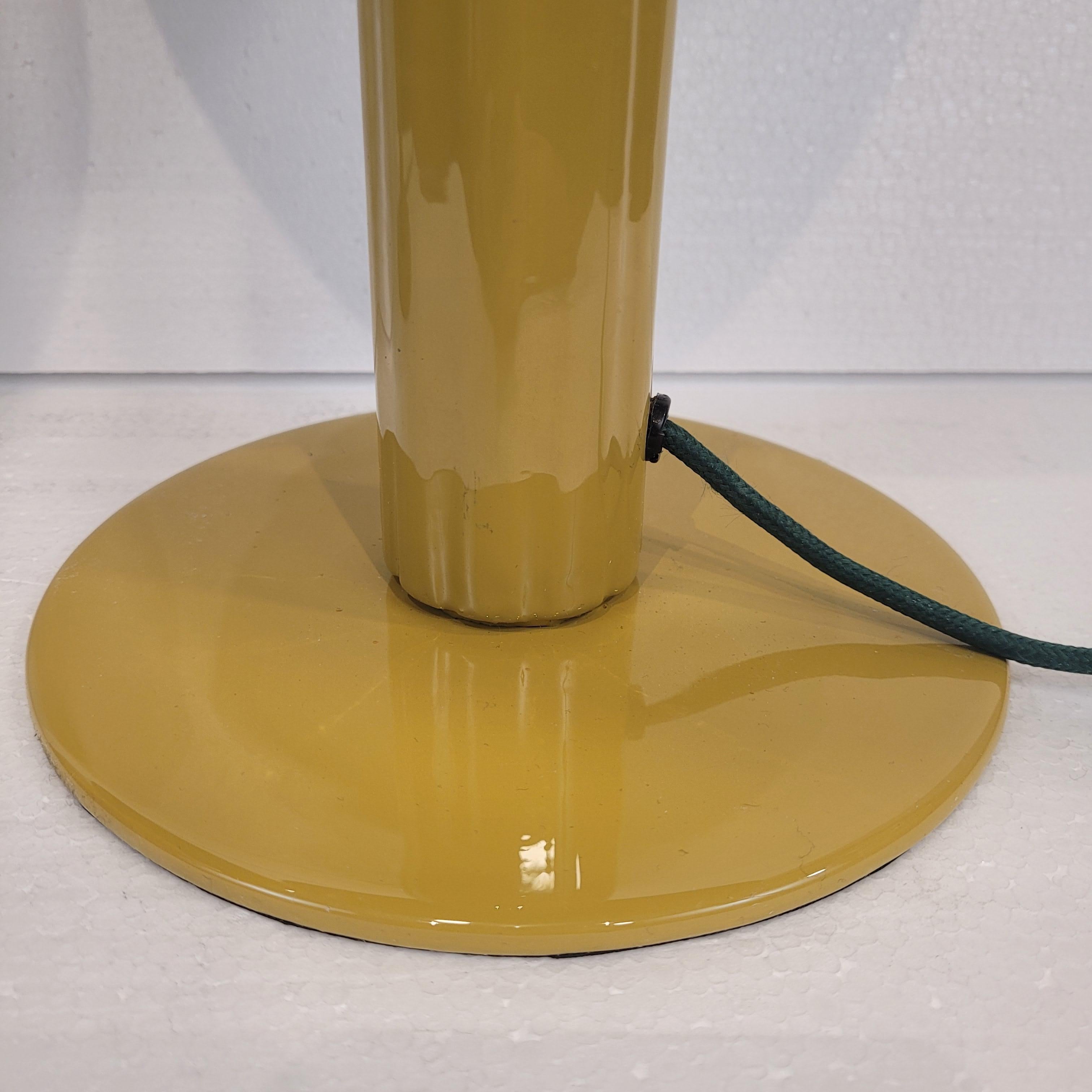 Pair of Yellow Mustard French table lamps Mushroom, metal, mustard color For Sale 3
