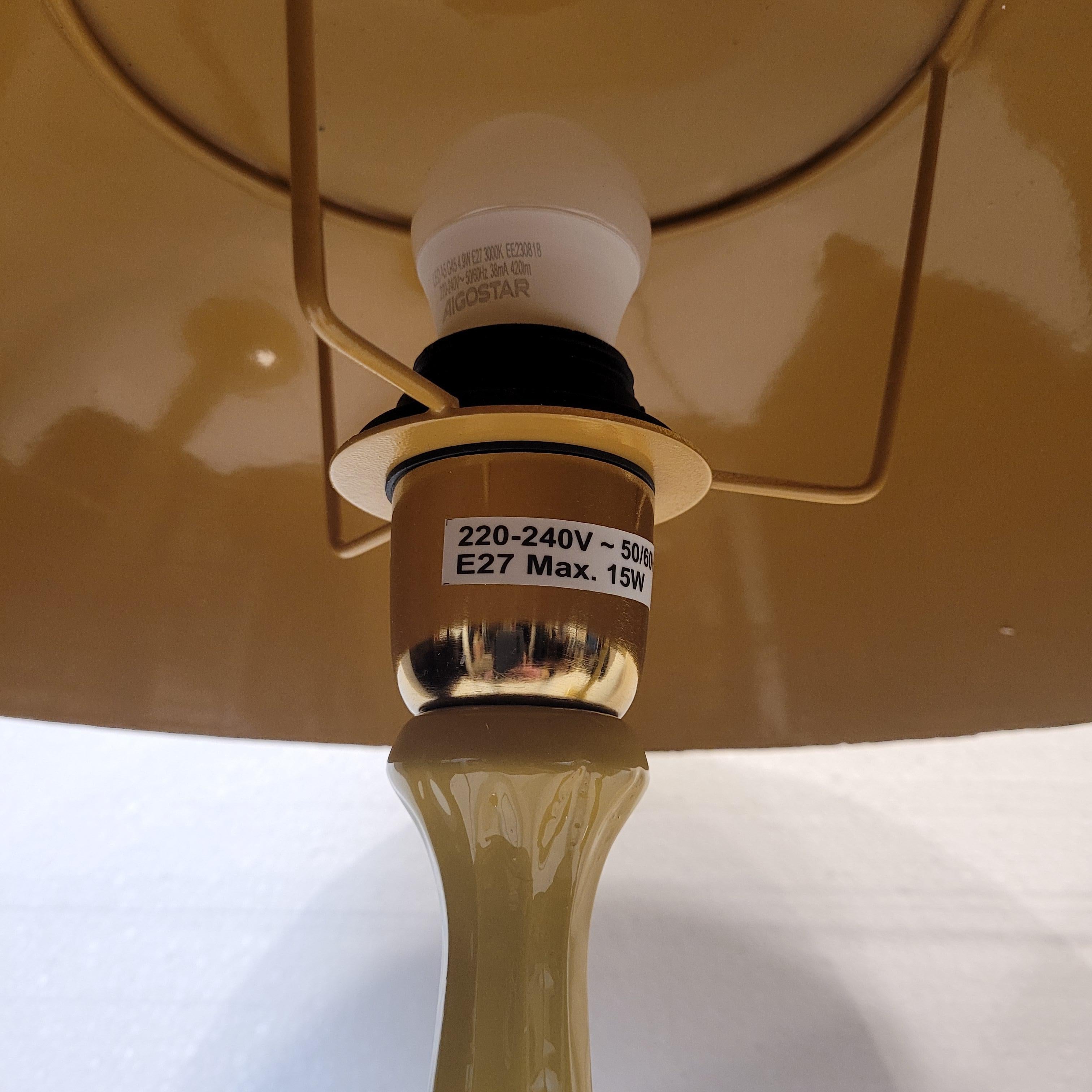 Pair of Yellow Mustard French table lamps Mushroom, metal, mustard color For Sale 4