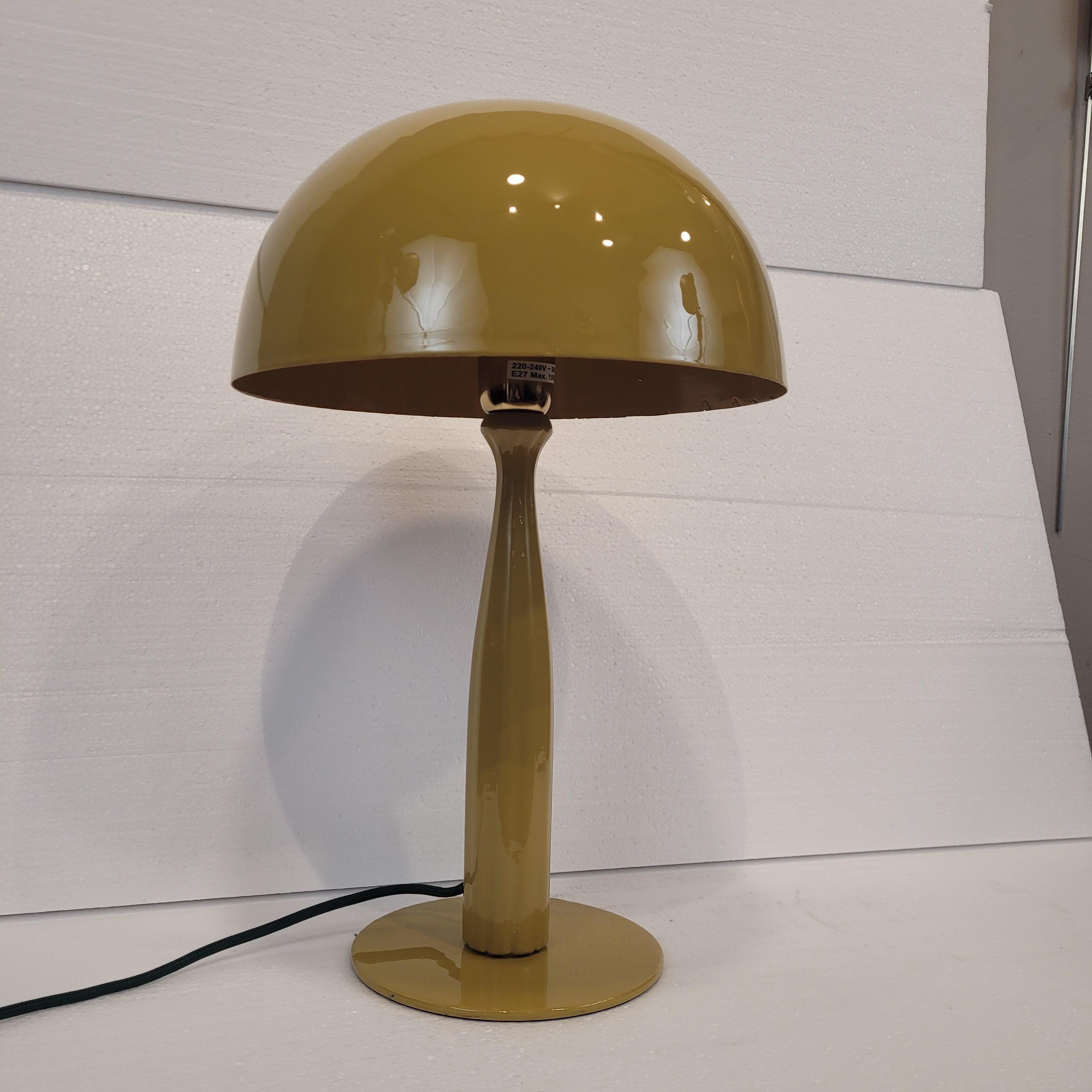 Pair of Yellow Mustard French table lamps Mushroom, metal, mustard color For Sale 8