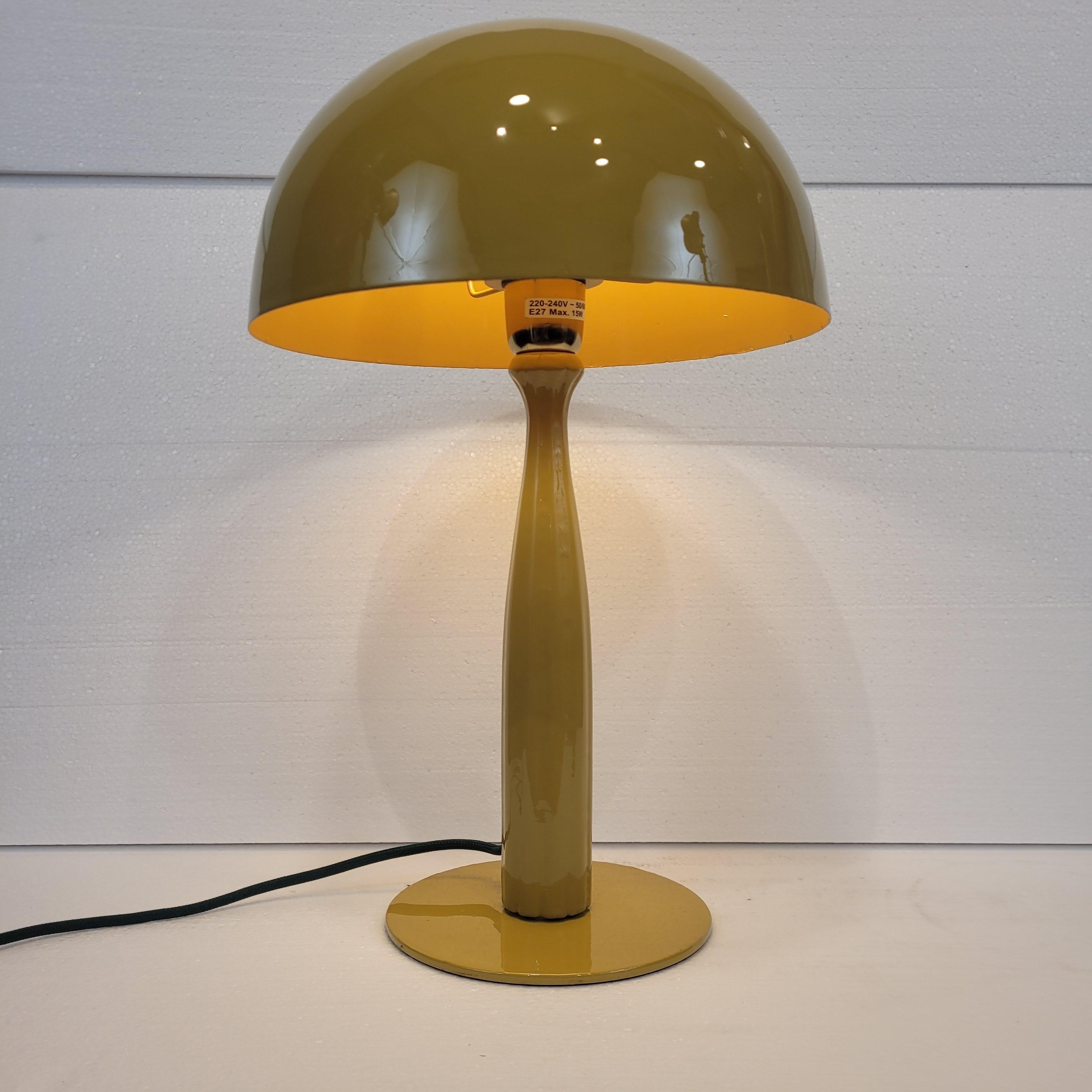 Pair of Yellow Mustard French table lamps Mushroom, metal, mustard color For Sale 9