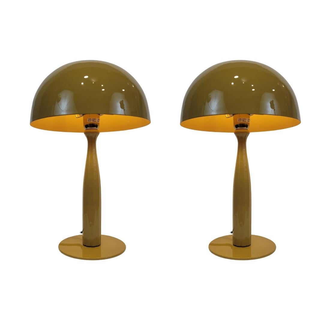 Mid-Century Modern Pair of Yellow Mustard French table lamps Mushroom, metal, mustard color For Sale