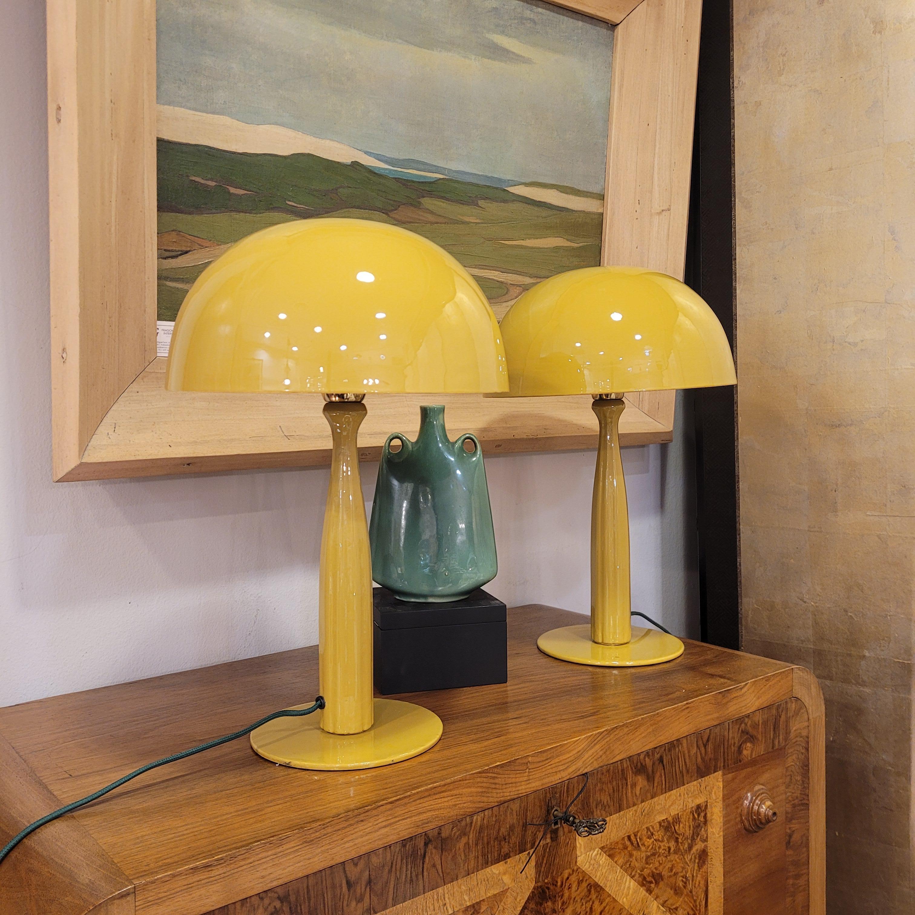 Hand-Crafted Pair of Yellow Mustard French table lamps Mushroom, metal, mustard color For Sale