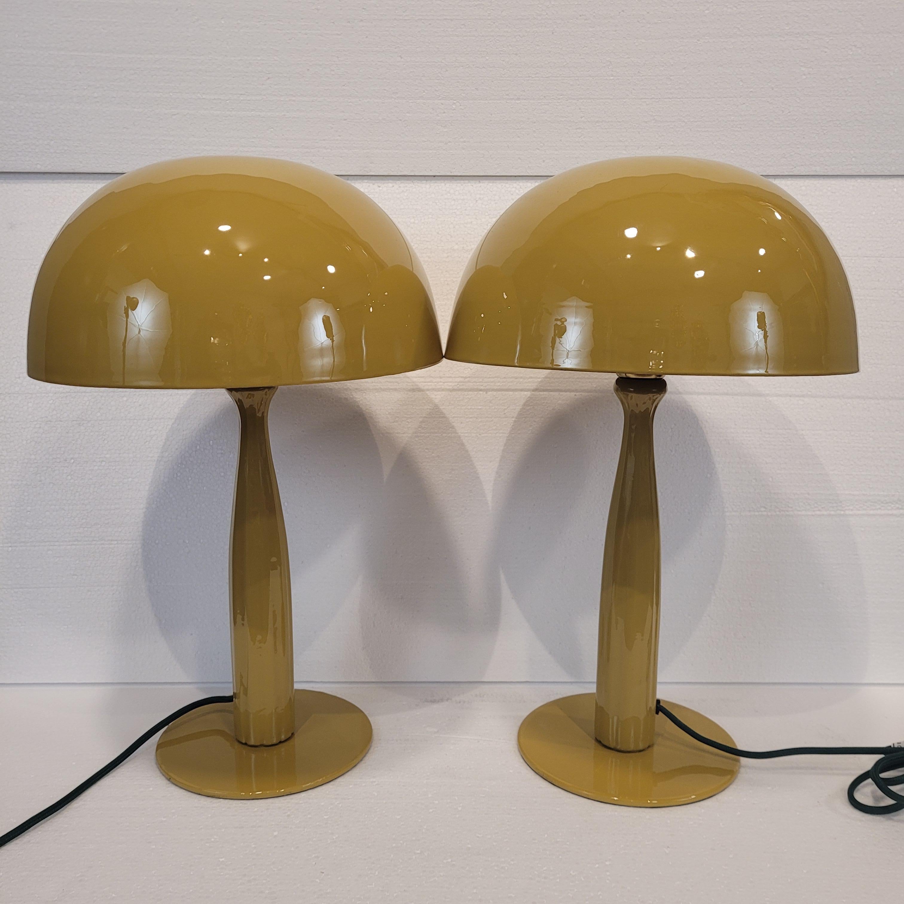 Pair of Yellow Mustard French table lamps Mushroom, metal, mustard color In Excellent Condition For Sale In Valladolid, ES