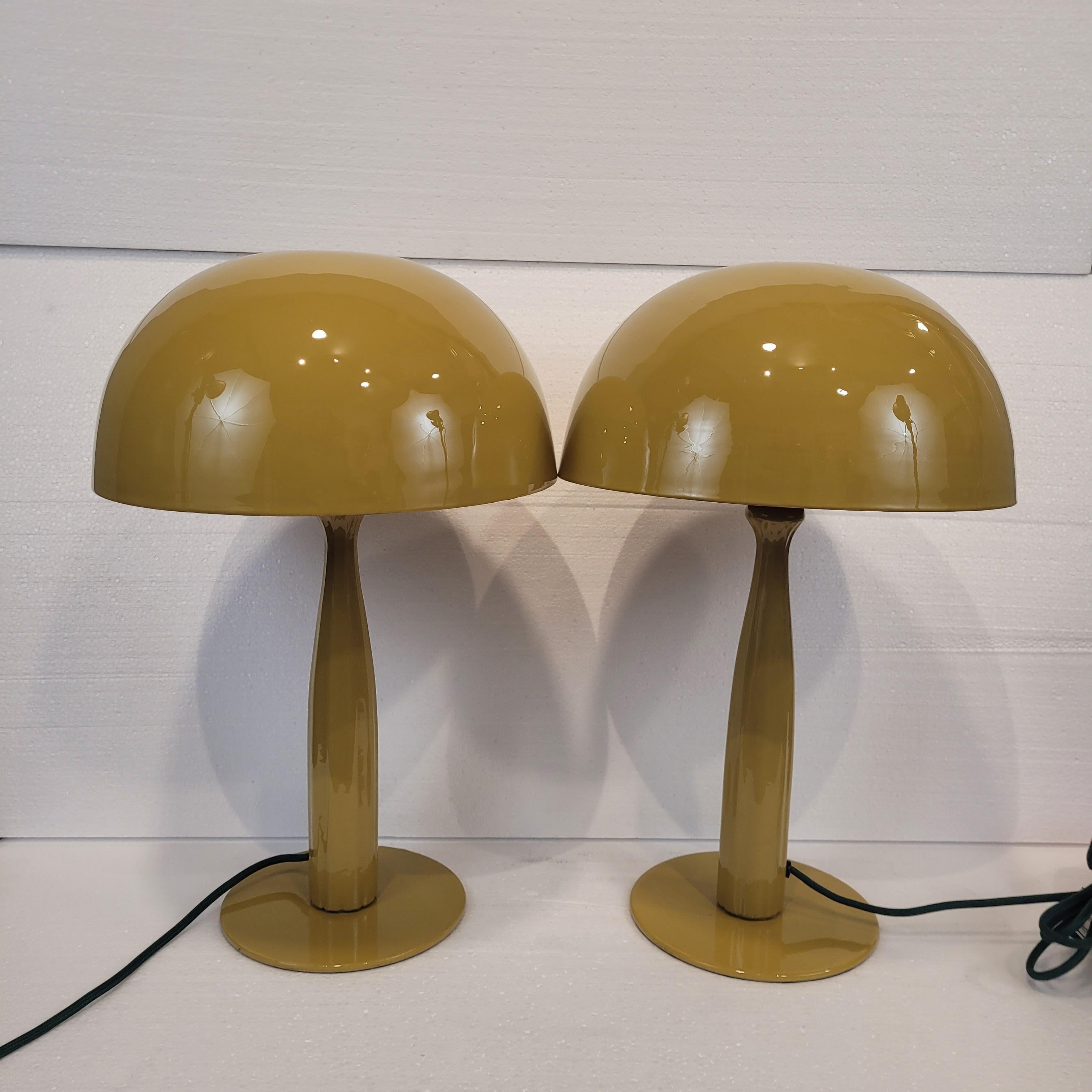 Contemporary Pair of Yellow Mustard French table lamps Mushroom, metal, mustard color For Sale