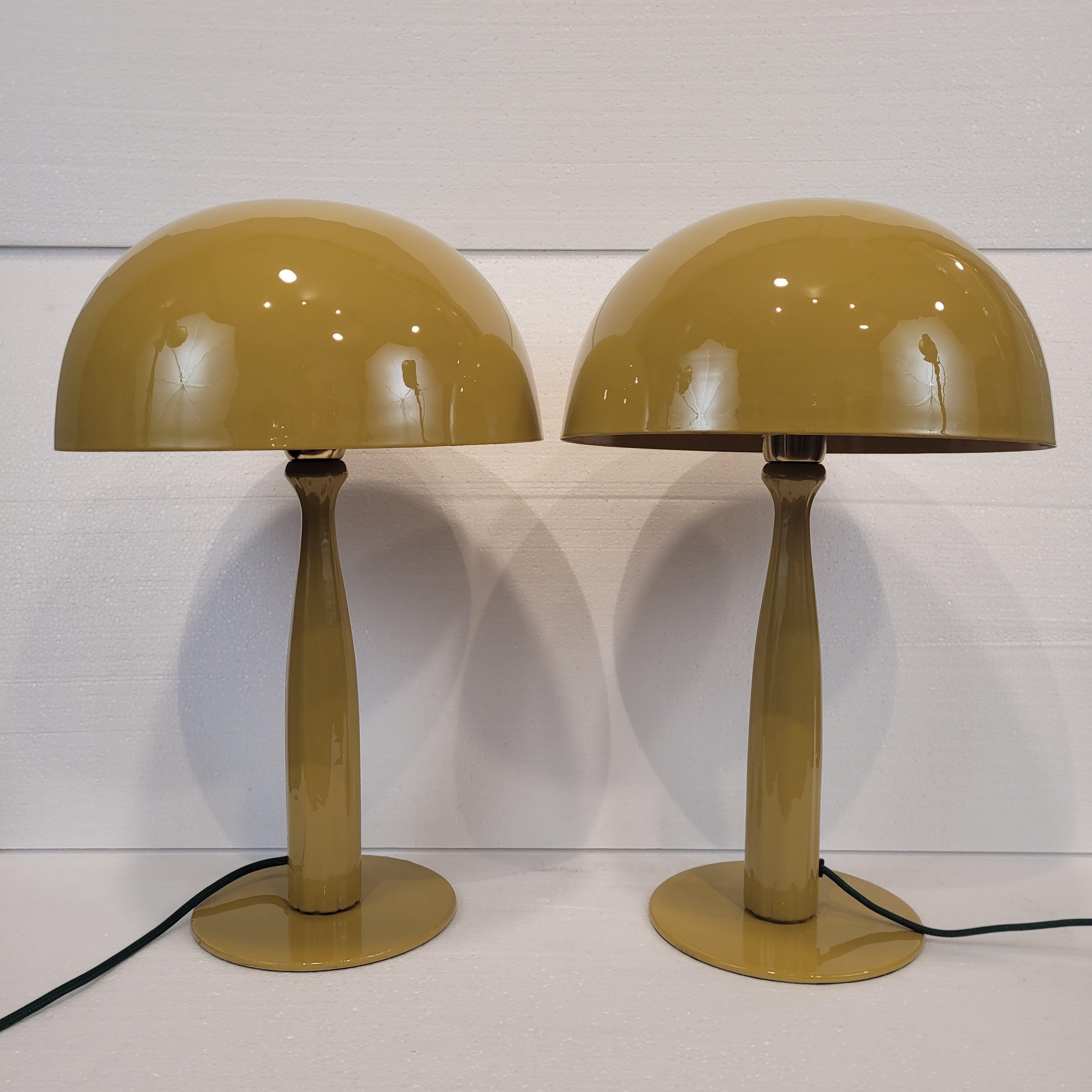 Pair of Yellow Mustard French table lamps Mushroom, metal, mustard color For Sale 2