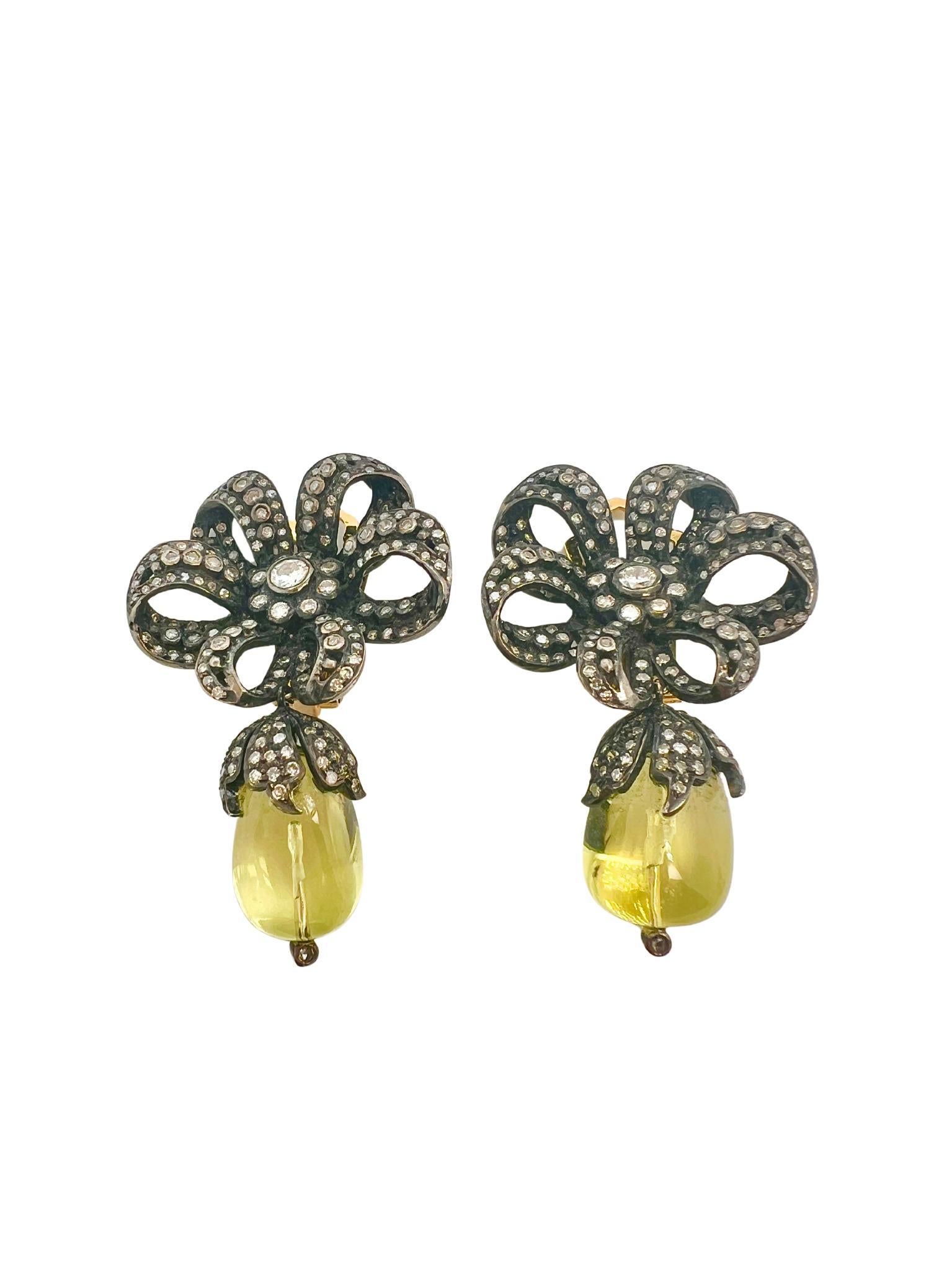Par de Pendientes Colgante Flor de Cuarzo Amarillo, Plata y Diamantes Corte redondo en venta