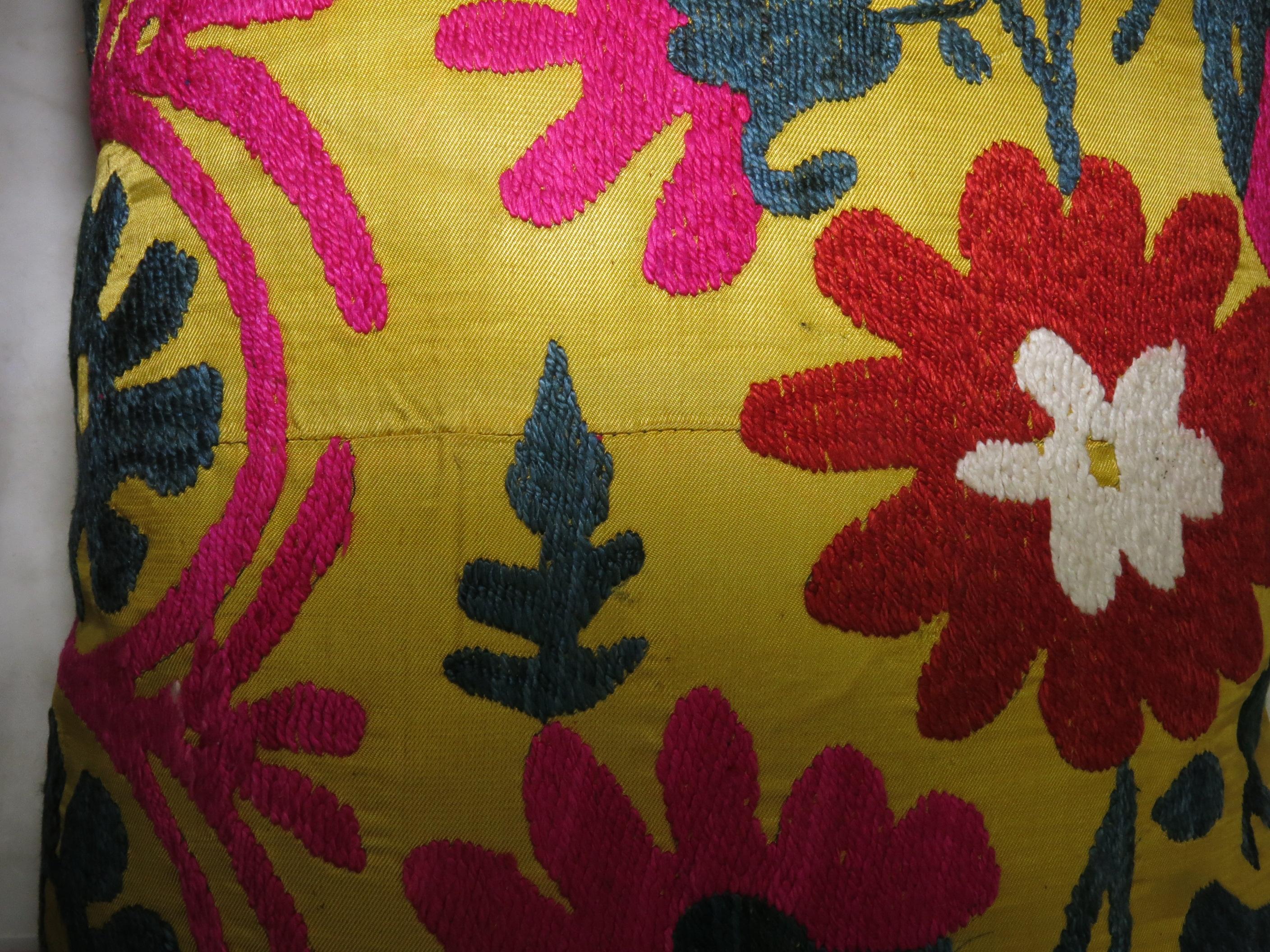 Pair of Yellow Suzanni Textile Pillows In Excellent Condition In New York, NY