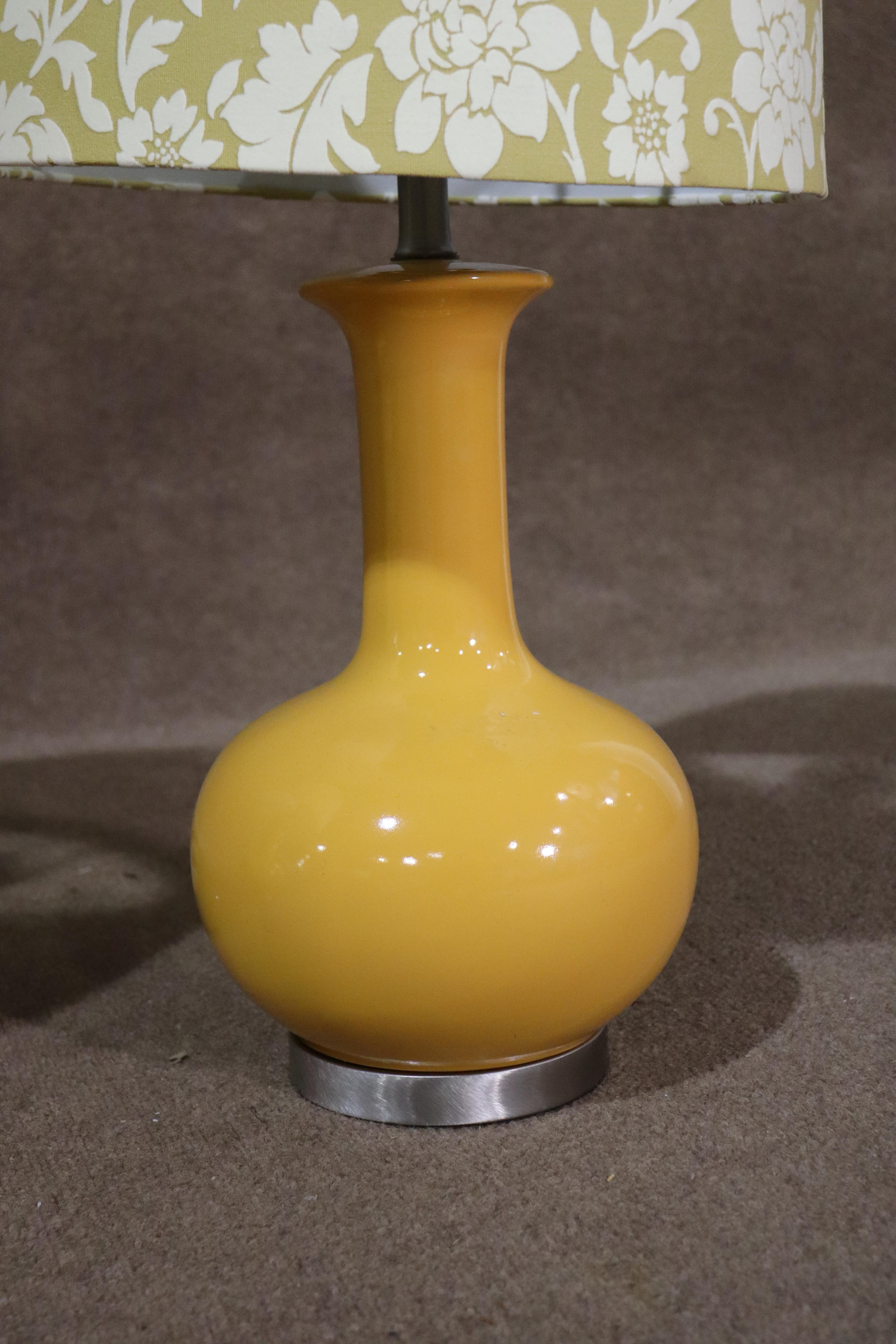 Pair of Yellow Table Lamps In Good Condition For Sale In Brooklyn, NY