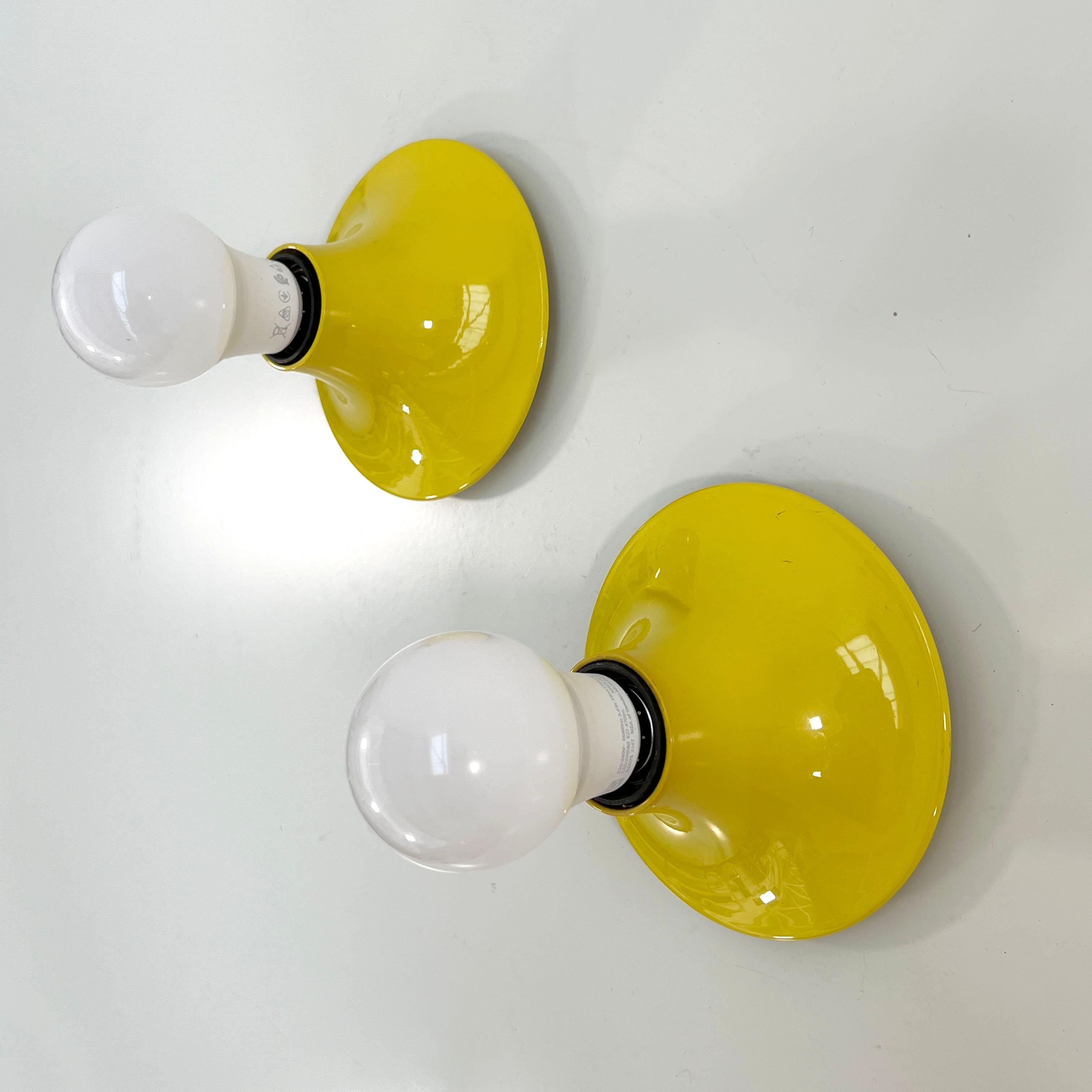 Pair of Yellow Teti Wall Lamps by Vico Magistretti for Artemide, 1970s In Good Condition In Ixelles, Bruxelles