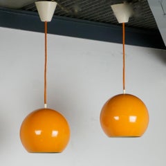 Paar gelbe Topan-Pendelleuchten VP6 von Verner Panton, Dänemark