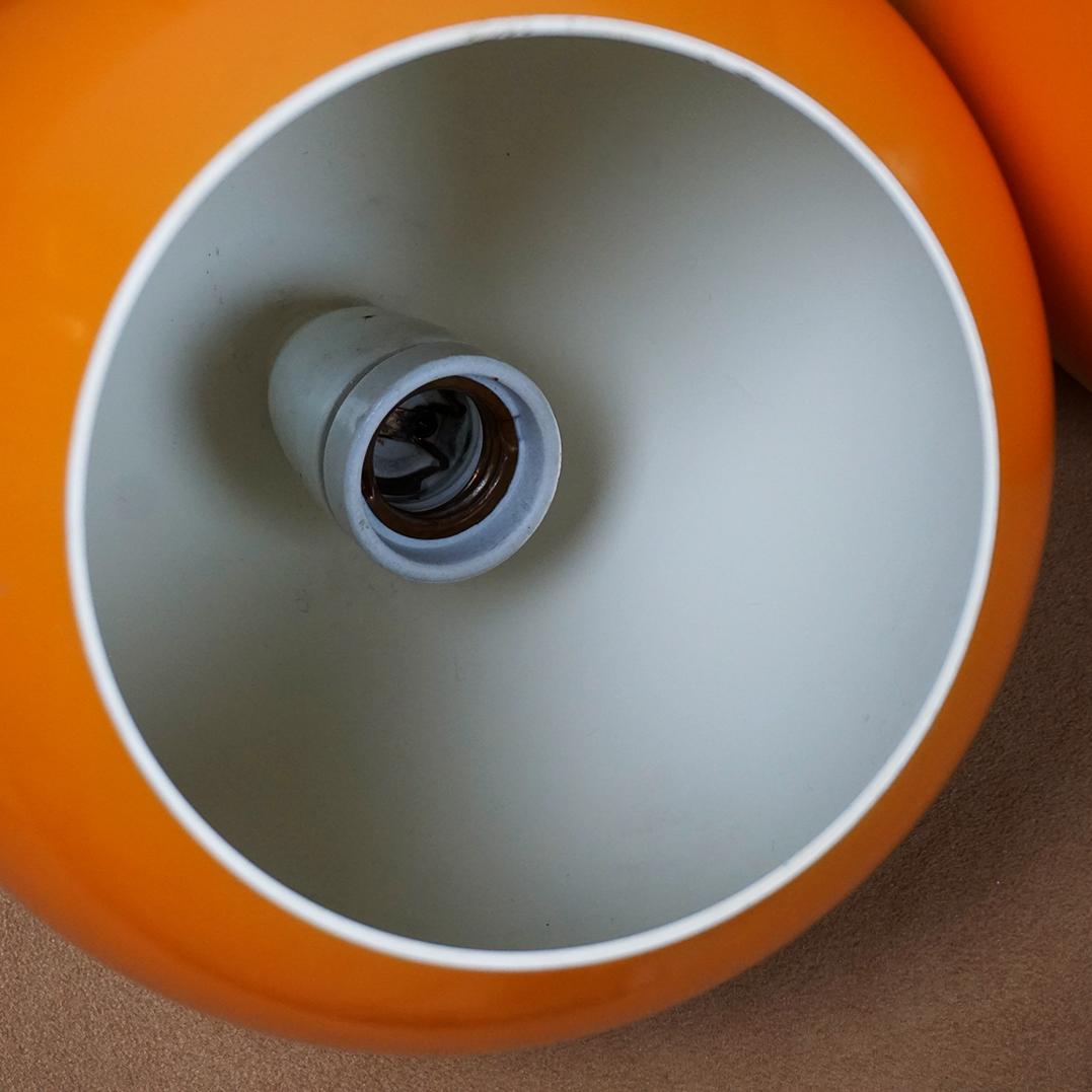 Paar gelbe Topan-Pendelleuchten VP6 von Verner Panton, Dänemark im Zustand „Gut“ im Angebot in Vienna, AT