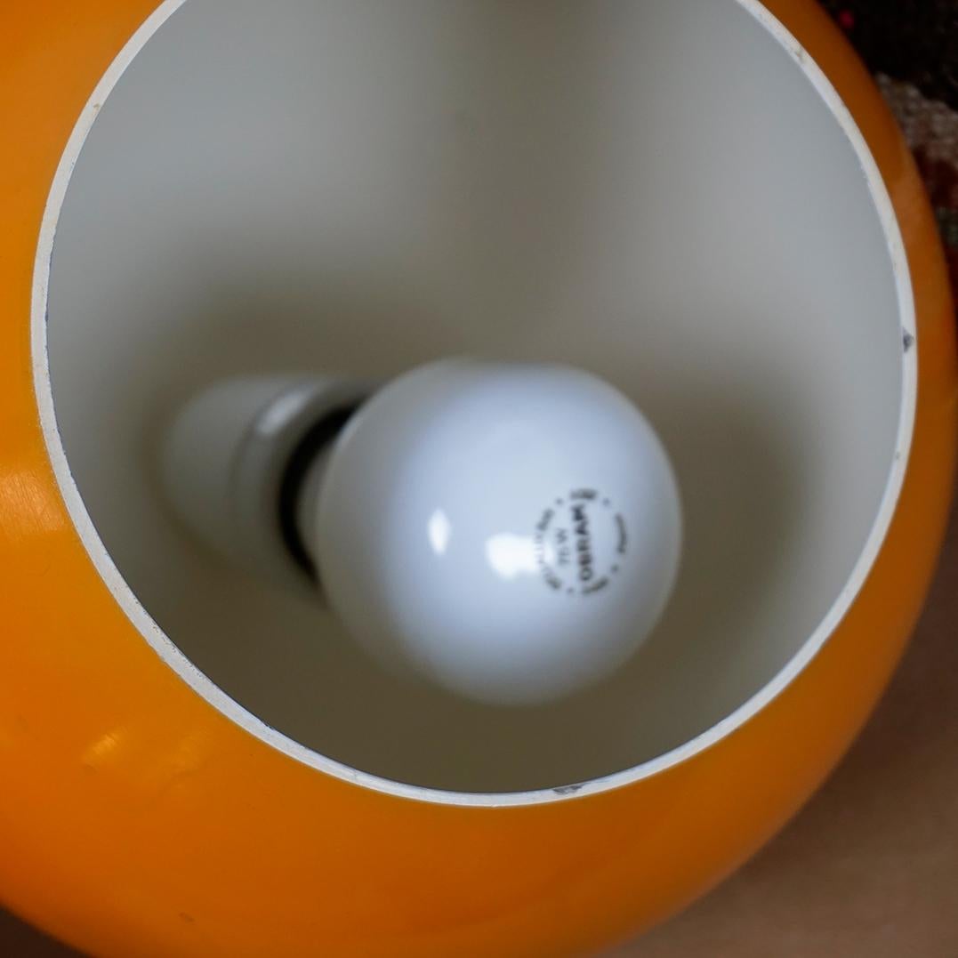 Paar gelbe Topan-Pendelleuchten VP6 von Verner Panton, Dänemark (Mitte des 20. Jahrhunderts) im Angebot