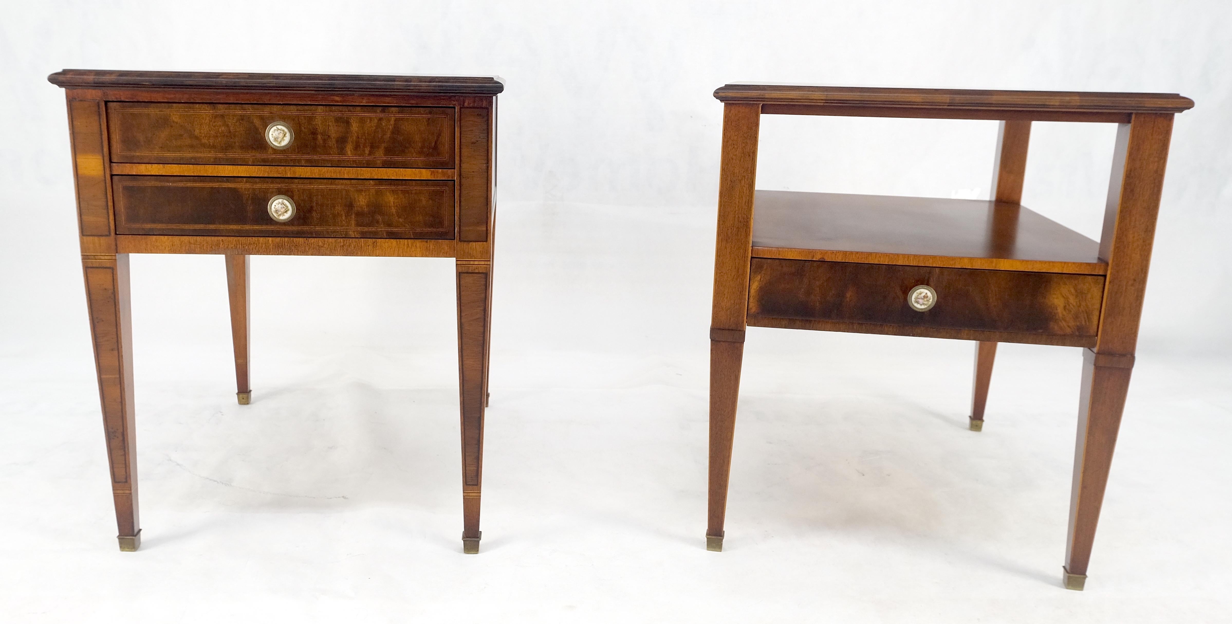 20ième siècle Paire de tables d'appoint à deux et un tiroirs avec pieds fuselés MINT en vente