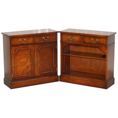 Paire de Bibliothèques en bois d'if Bradley Furniture England Cabinet de tiroirs