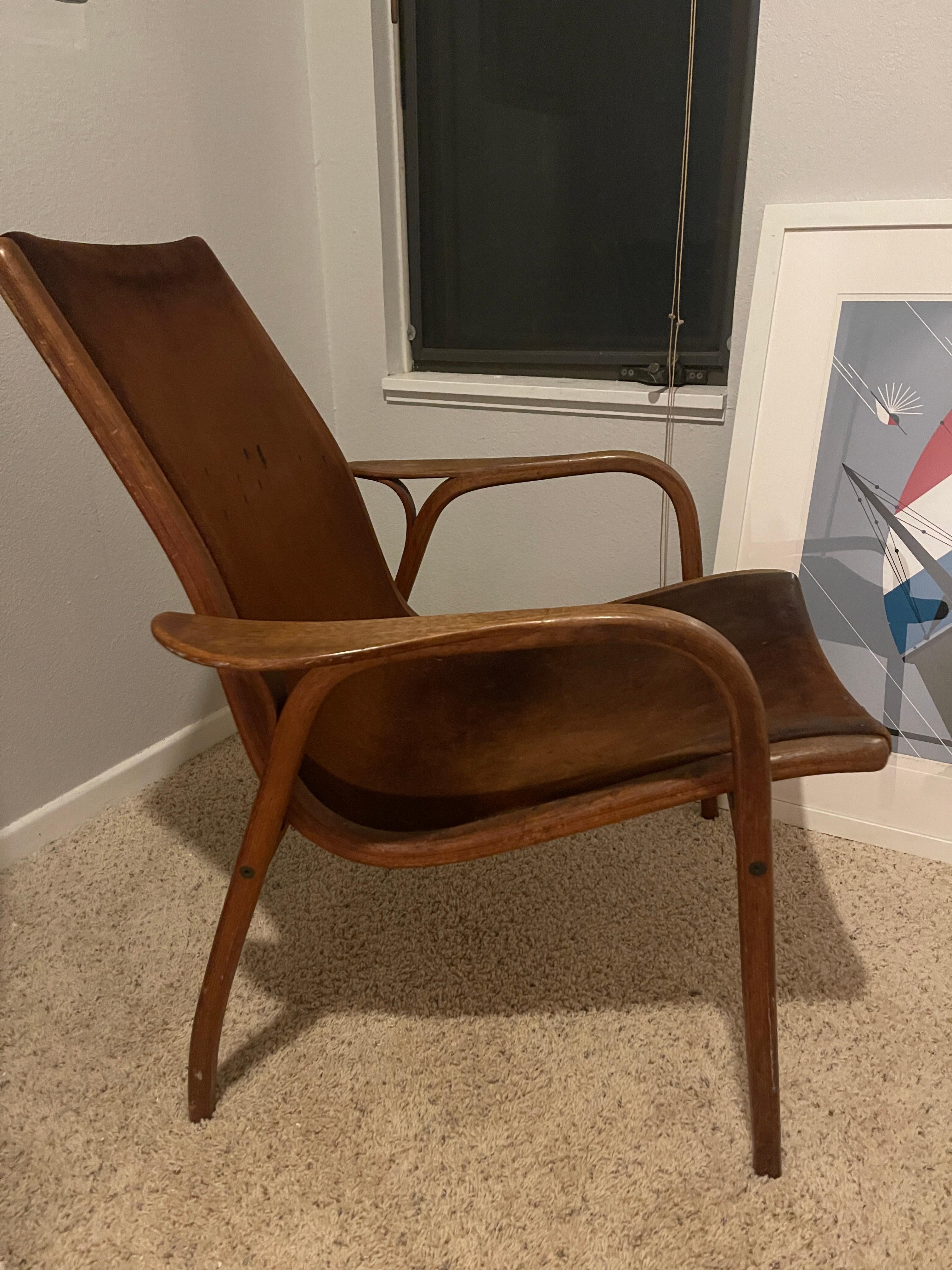 Beautiful pair of lounge chairs, designed by Yngve Ekstrøm and produced by Swedese in the 1950ies. Both chairs are in great original condition with patinated leather and traces of usage. The chairs come with a beechwood frame and cognac brown