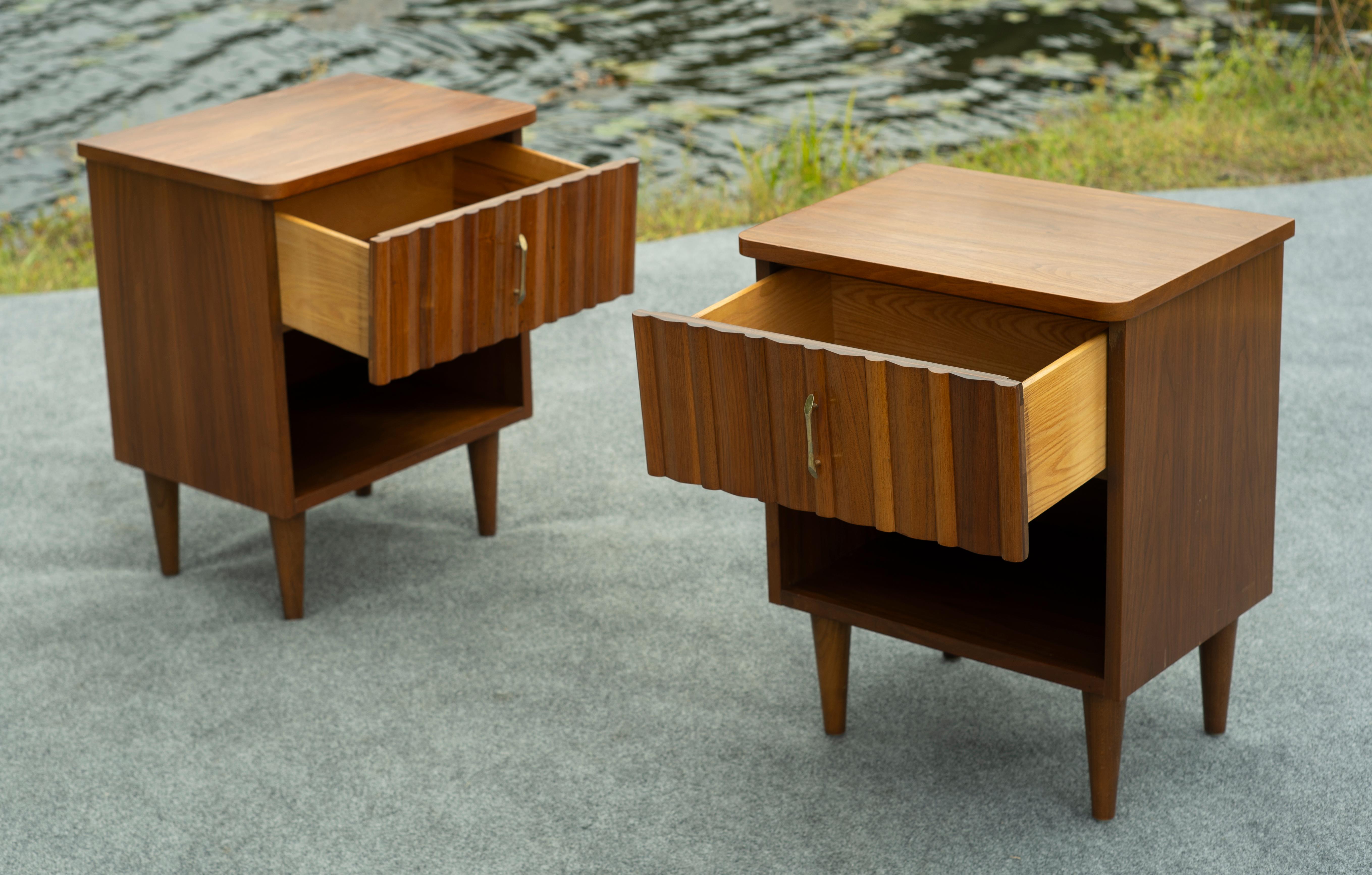 Pair of Young Manufacturing Walnut & Brass Nightstands or End Tables MCM For Sale 3