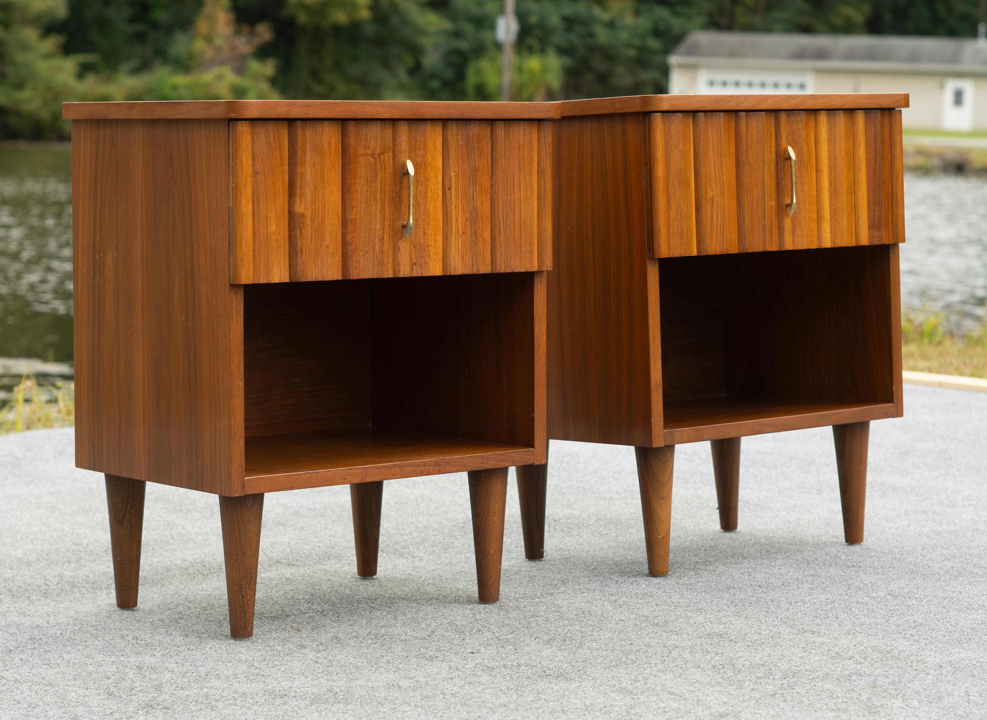 Late 20th Century Pair of Young Manufacturing Walnut & Brass Nightstands or End Tables MCM For Sale