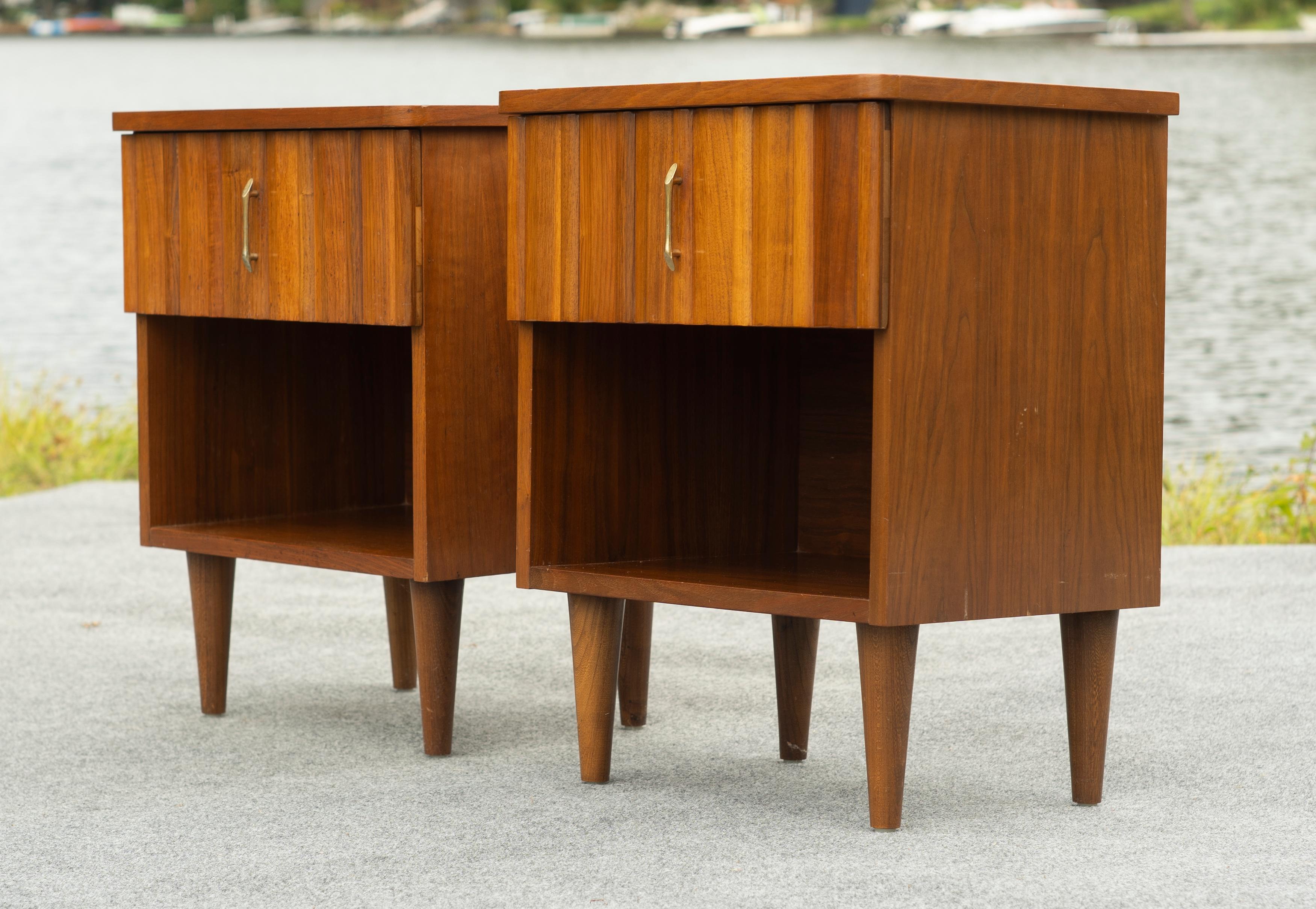Metal Pair of Young Manufacturing Walnut & Brass Nightstands or End Tables MCM For Sale