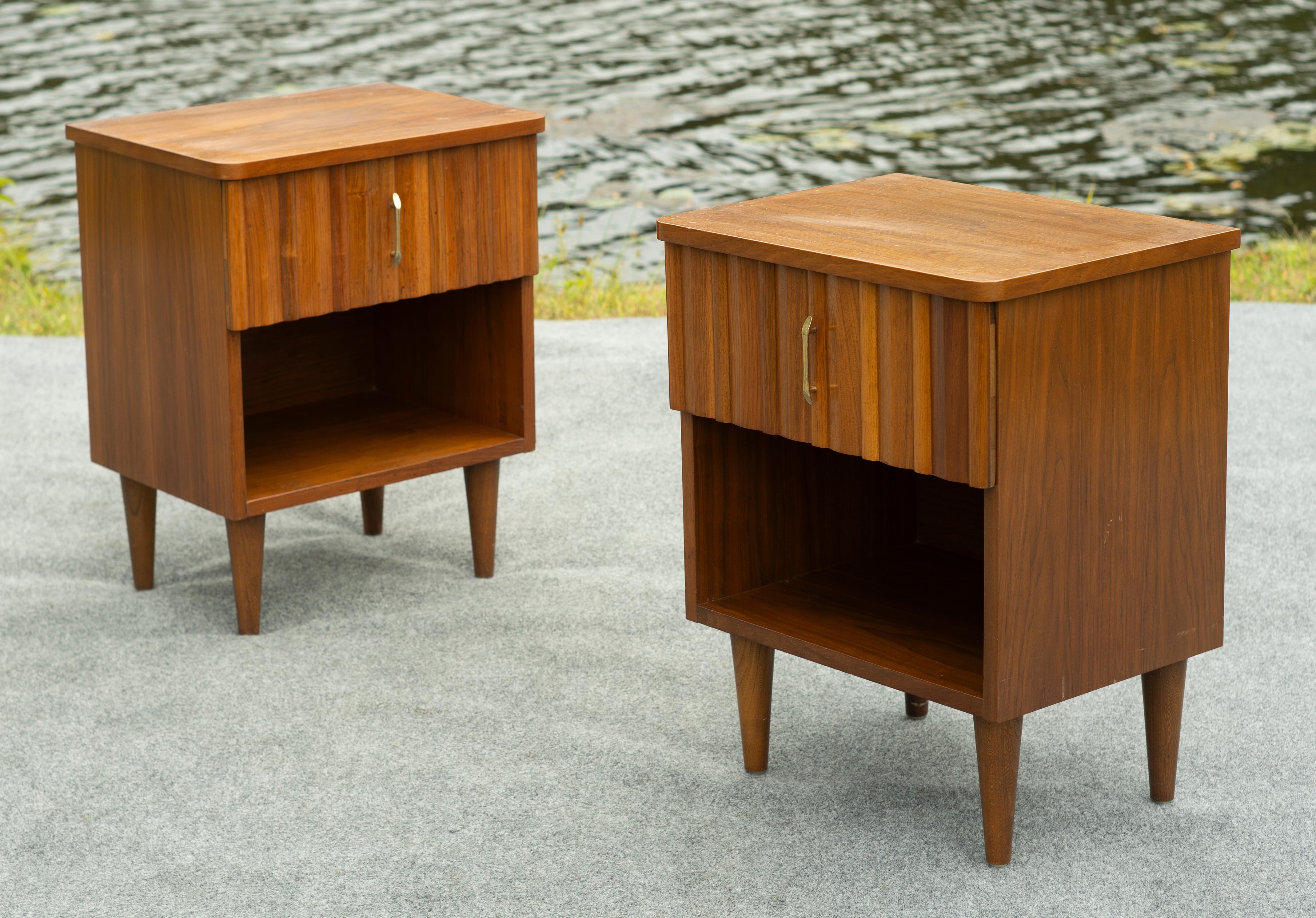 Pair of Young Manufacturing Walnut & Brass Nightstands or End Tables MCM For Sale 1