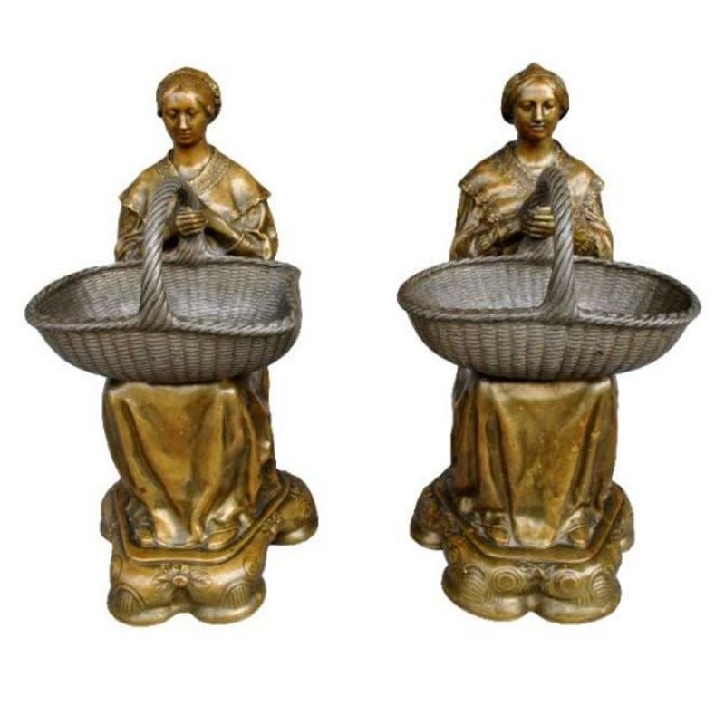 Paire de compartiments de rangement pour jeunes femmes en bronze daté de 1911 Jean Baffier