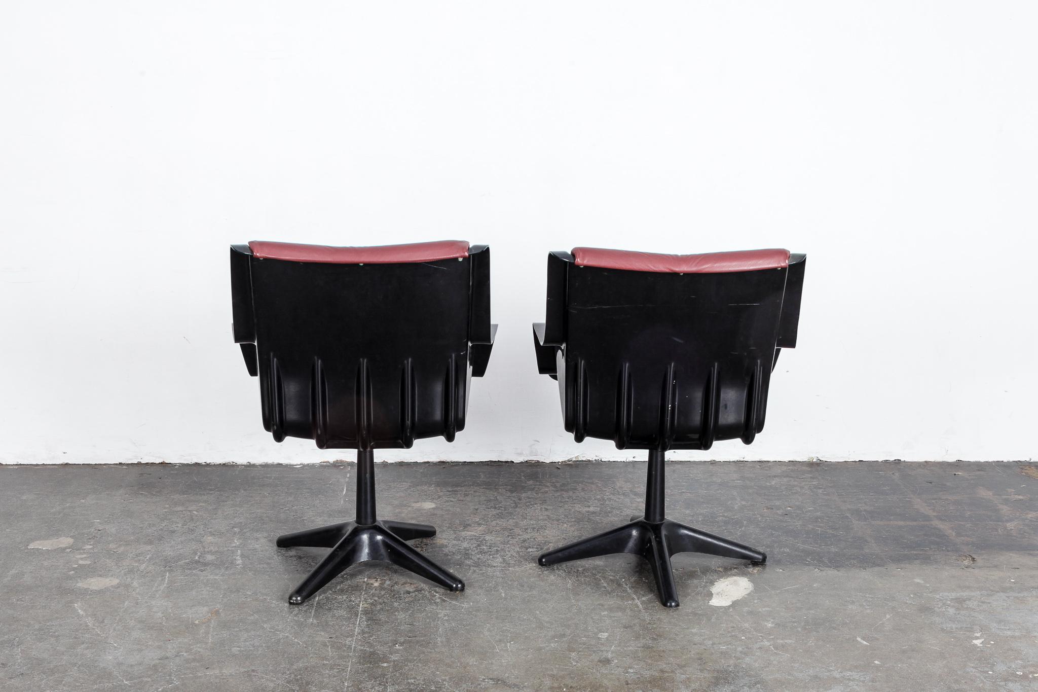 Pair of Yrjo Kukkapuro for Haimi Molded Plastic and Leather Swivel Side Chairs For Sale 1