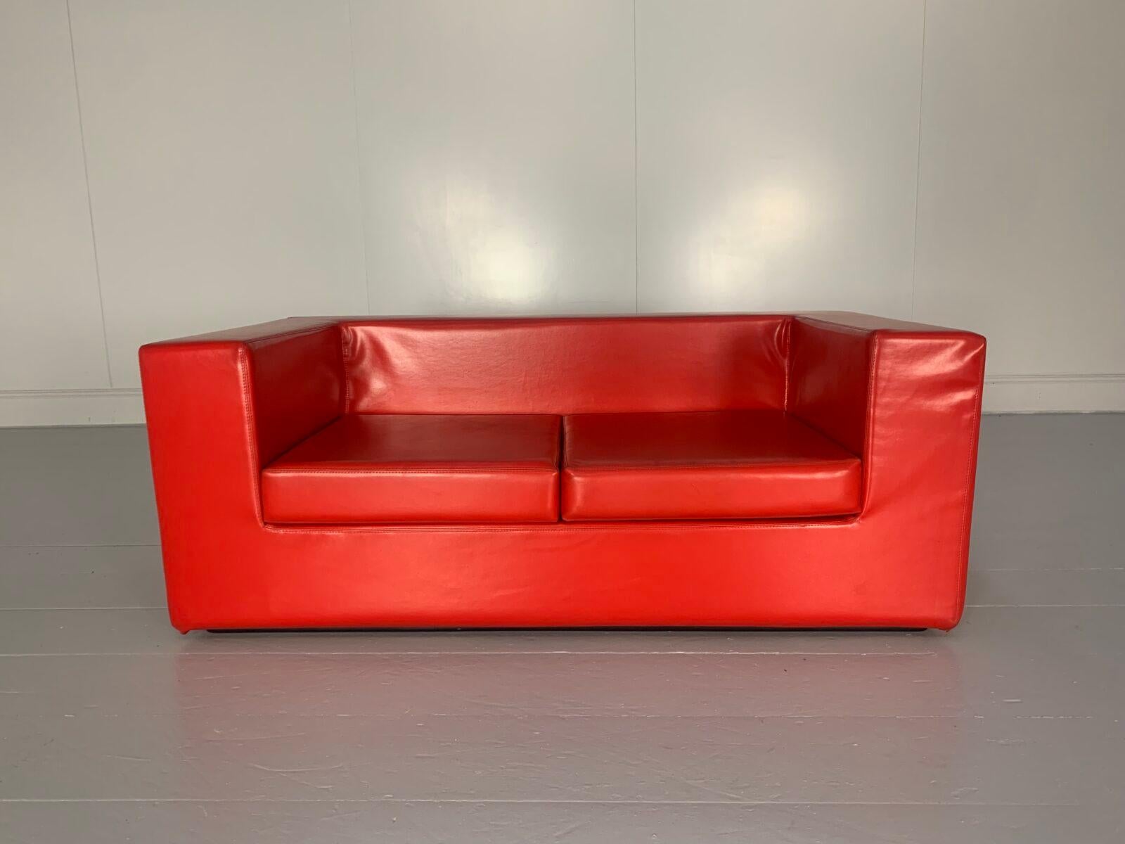 Paar Zanotta-Sofas „Throw Away“ „Throw Away“ - In rotem Gummi (21. Jahrhundert und zeitgenössisch) im Angebot