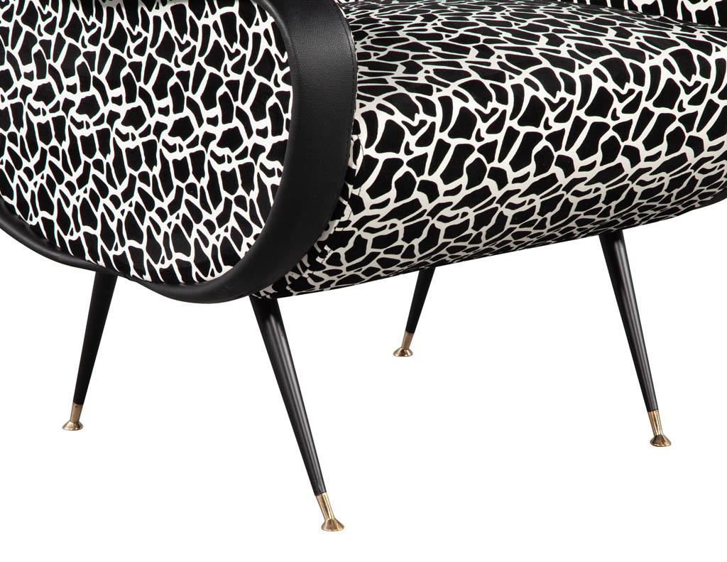 Paire de fauteuils de salon de style Zanuso en noir et blanc en vente 4