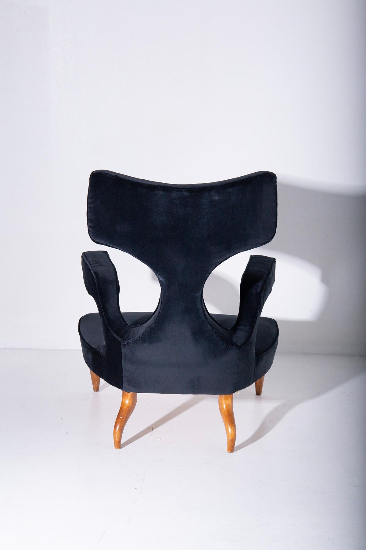 Paar Zavanella-Stühle aus Holz und schwarzem Samt (Mid-20th Century) im Angebot