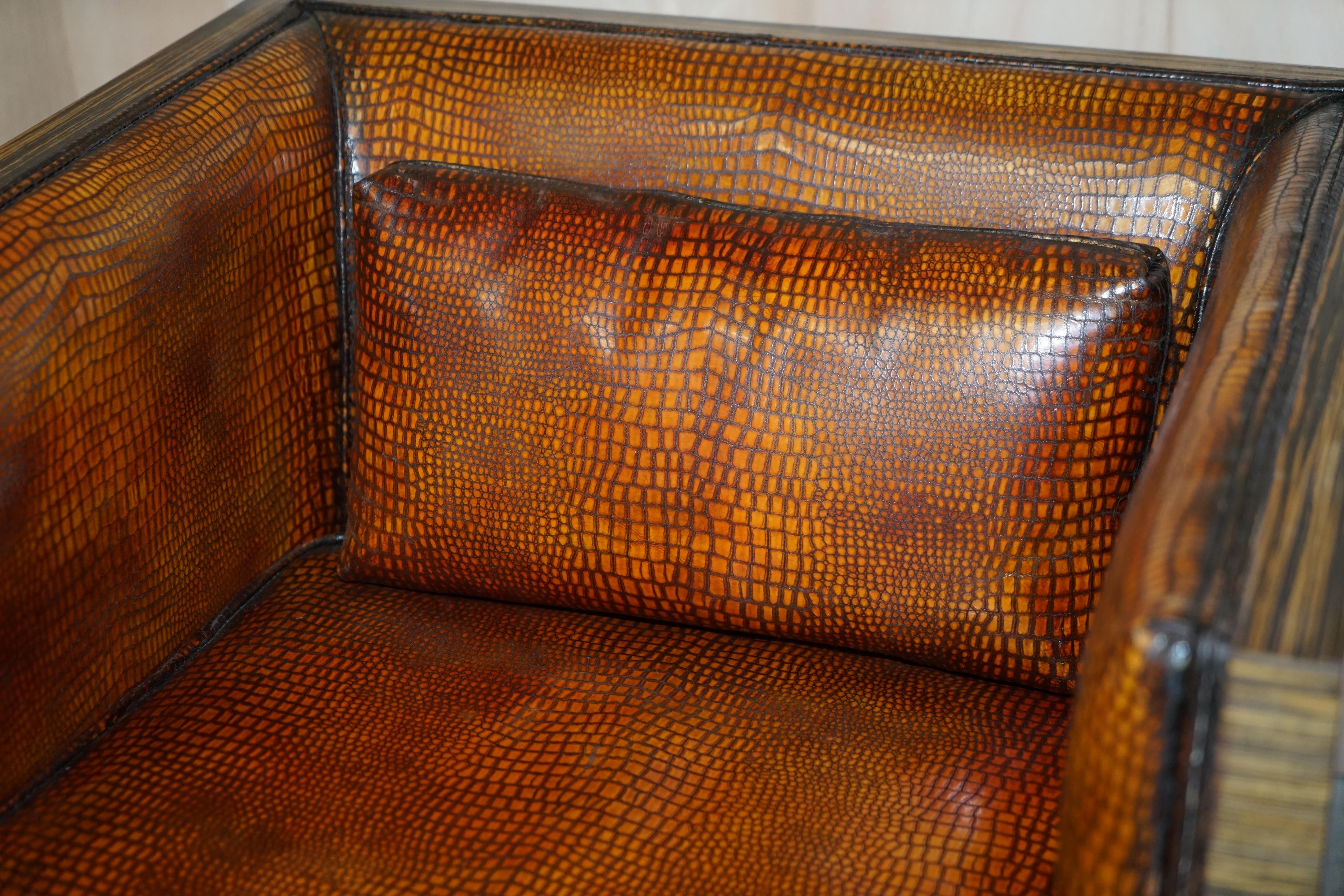 Paire de fauteuils pivotants en bois de zébrano, crocodile et cuir brun patiné alligator en vente 11